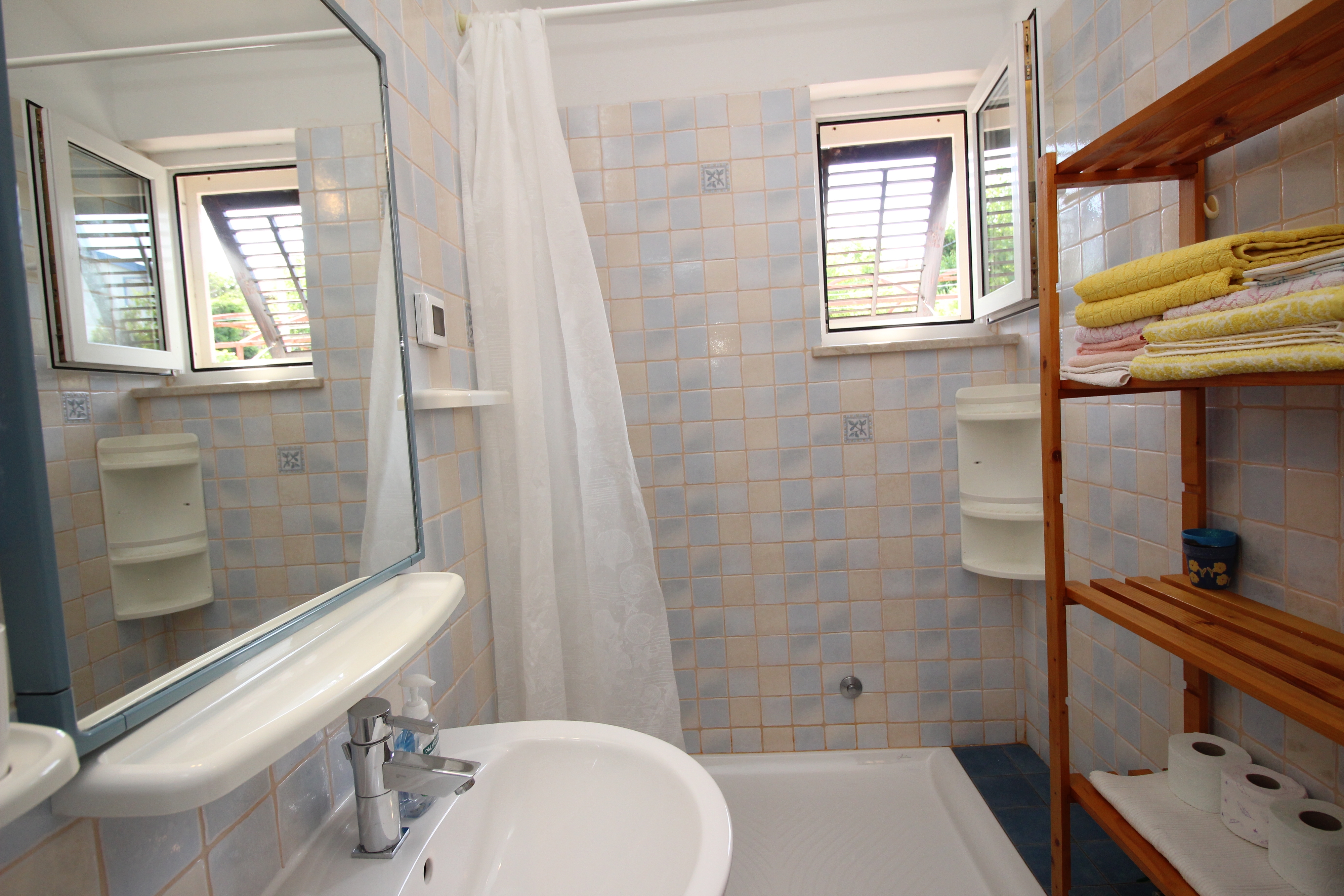 Two bedroom apartment with terrace Šilo, Krk  A-a