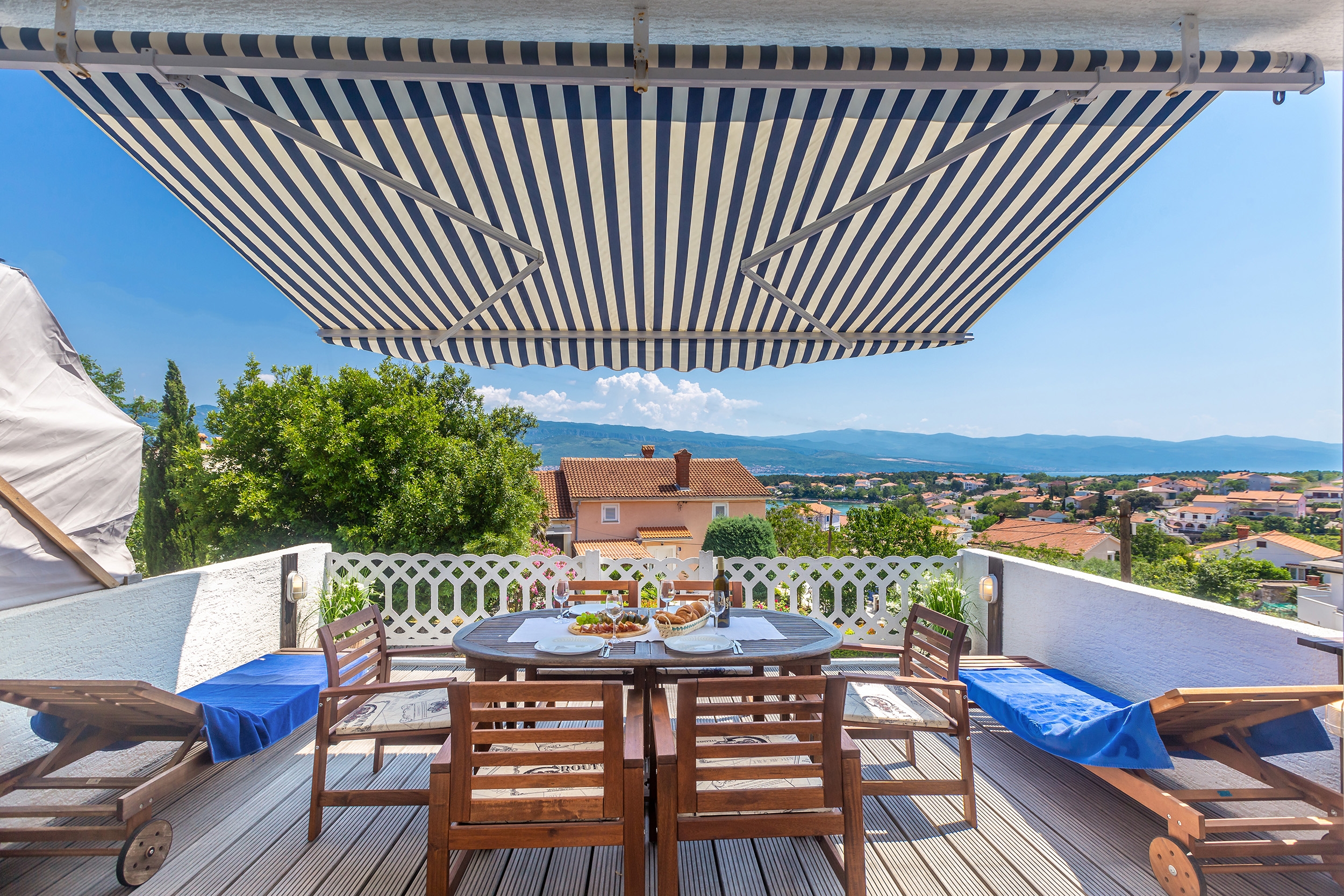 Two bedroom apartment with terrace and sea view Šilo, Krk  A-a