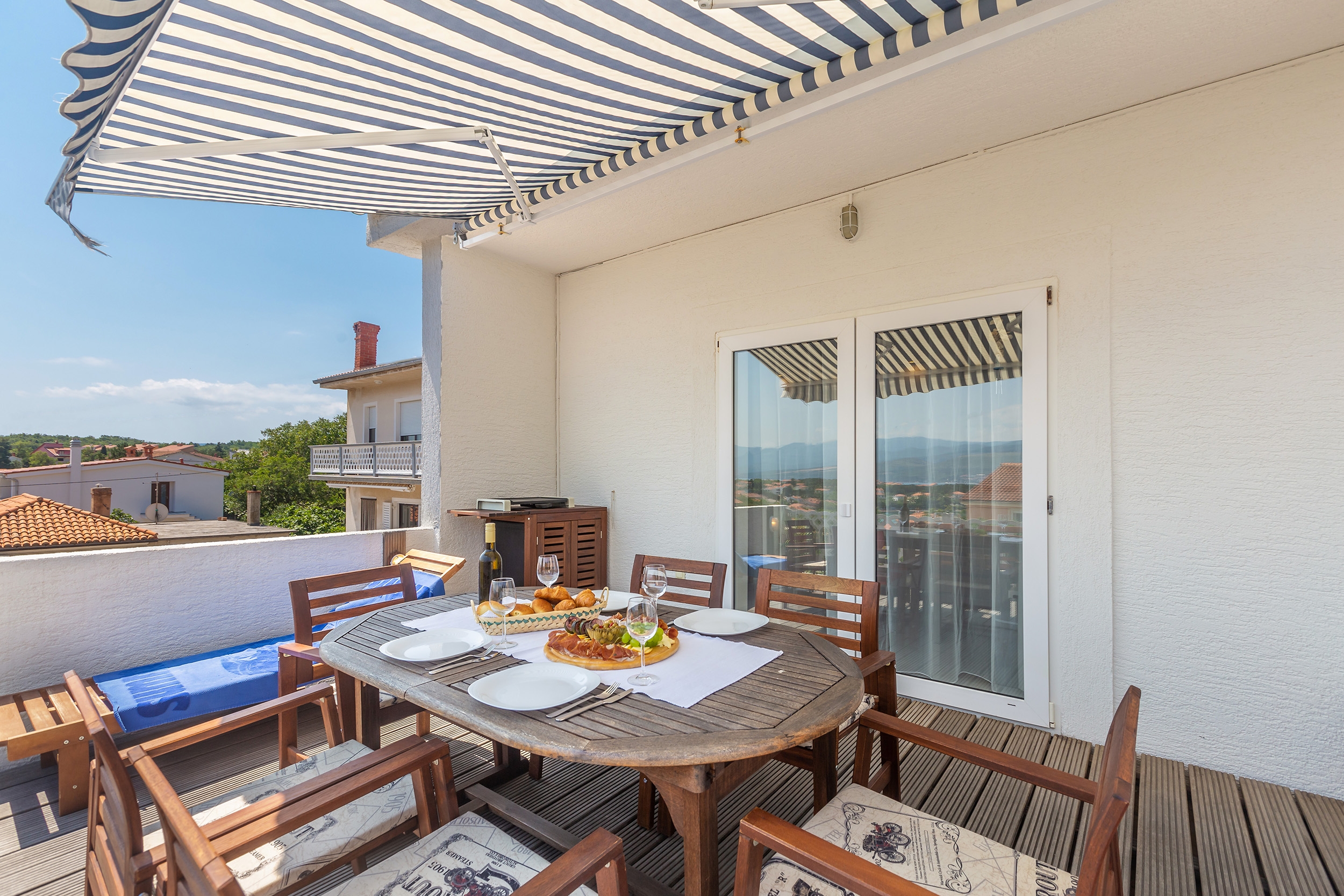 Two bedroom apartment with terrace and sea view Šilo, Krk  A-a