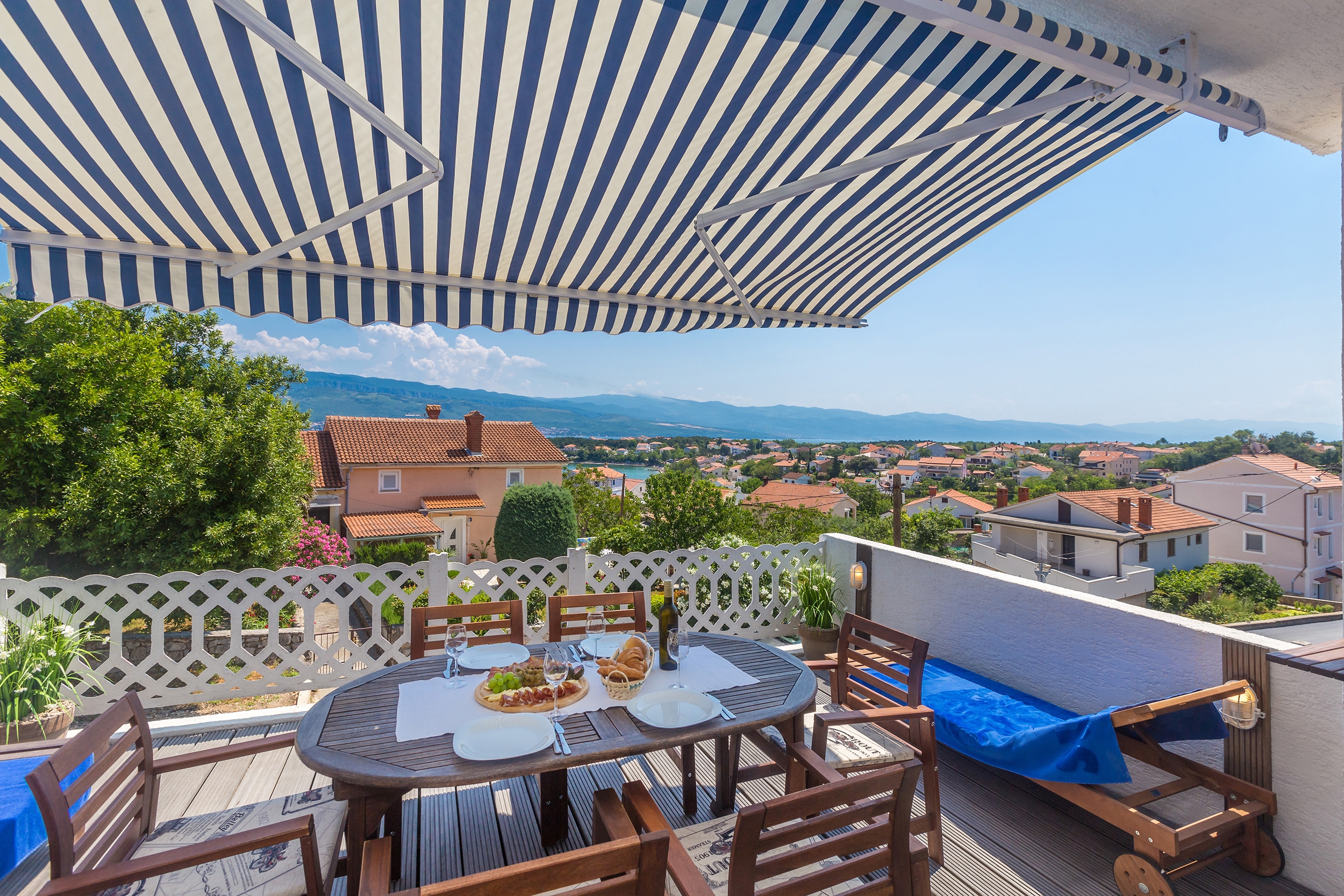 Two bedroom apartment with terrace and sea view Šilo, Krk  A-a