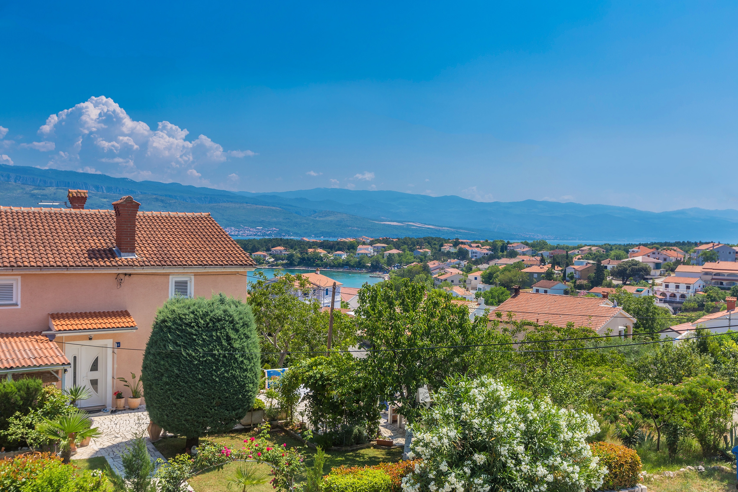 Two bedroom apartment with terrace and sea view Šilo, Krk  A-a