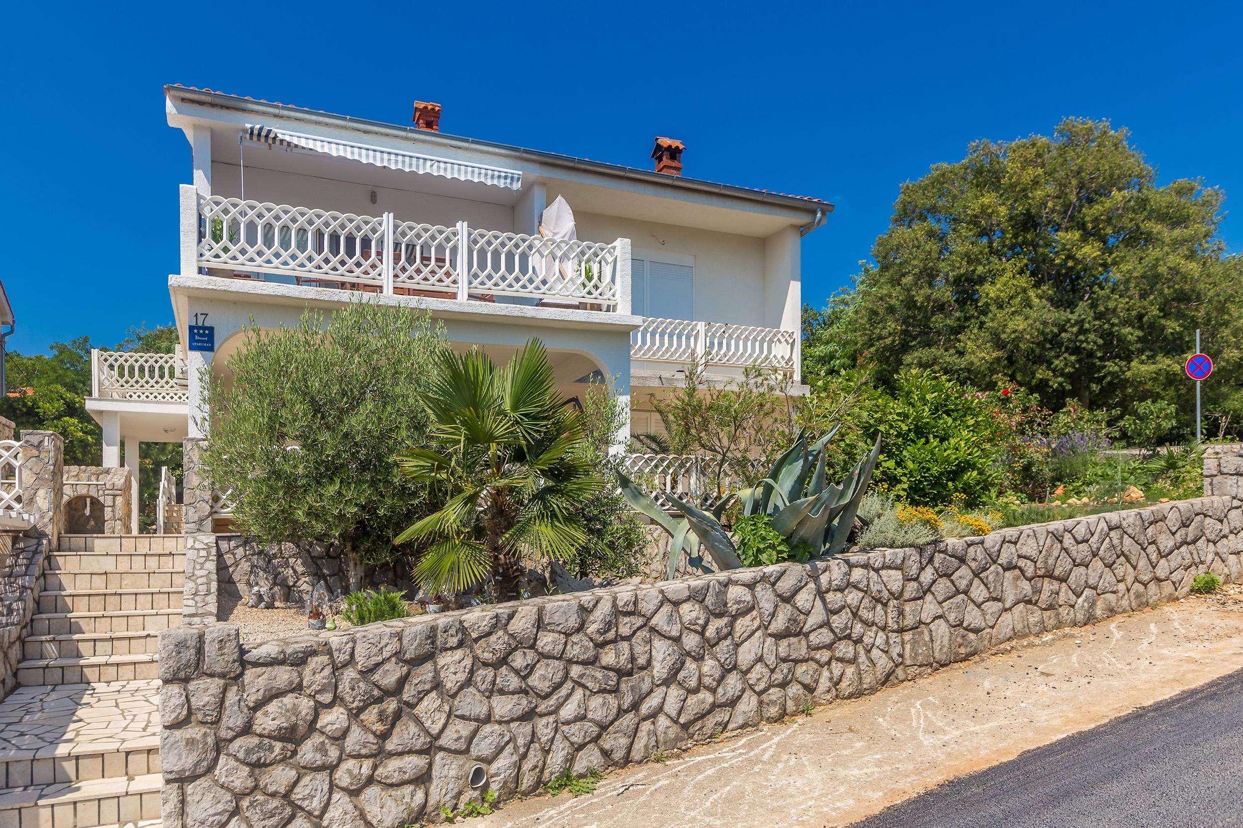 Two bedroom apartment with terrace and sea view Šilo, Krk (A-18691-a) Two bedroom apartment with terrace and sea view Šilo, Krk (A-18691-a)