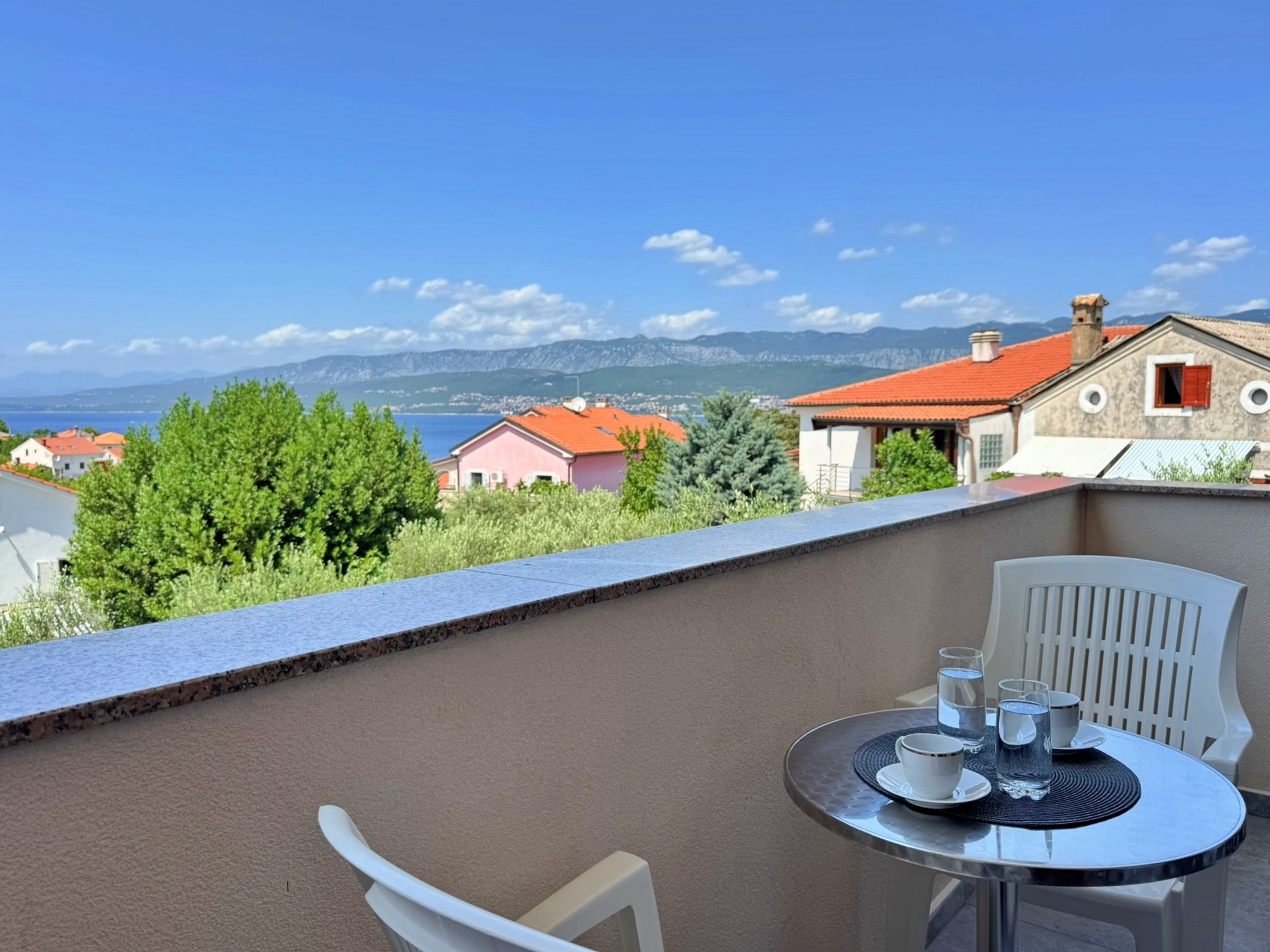 One bedroom apartment with terrace and sea view Šilo, Krk  A-a