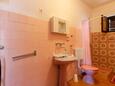 Zavalatica, Bathroom in the apartment, (pet friendly) and WiFi.