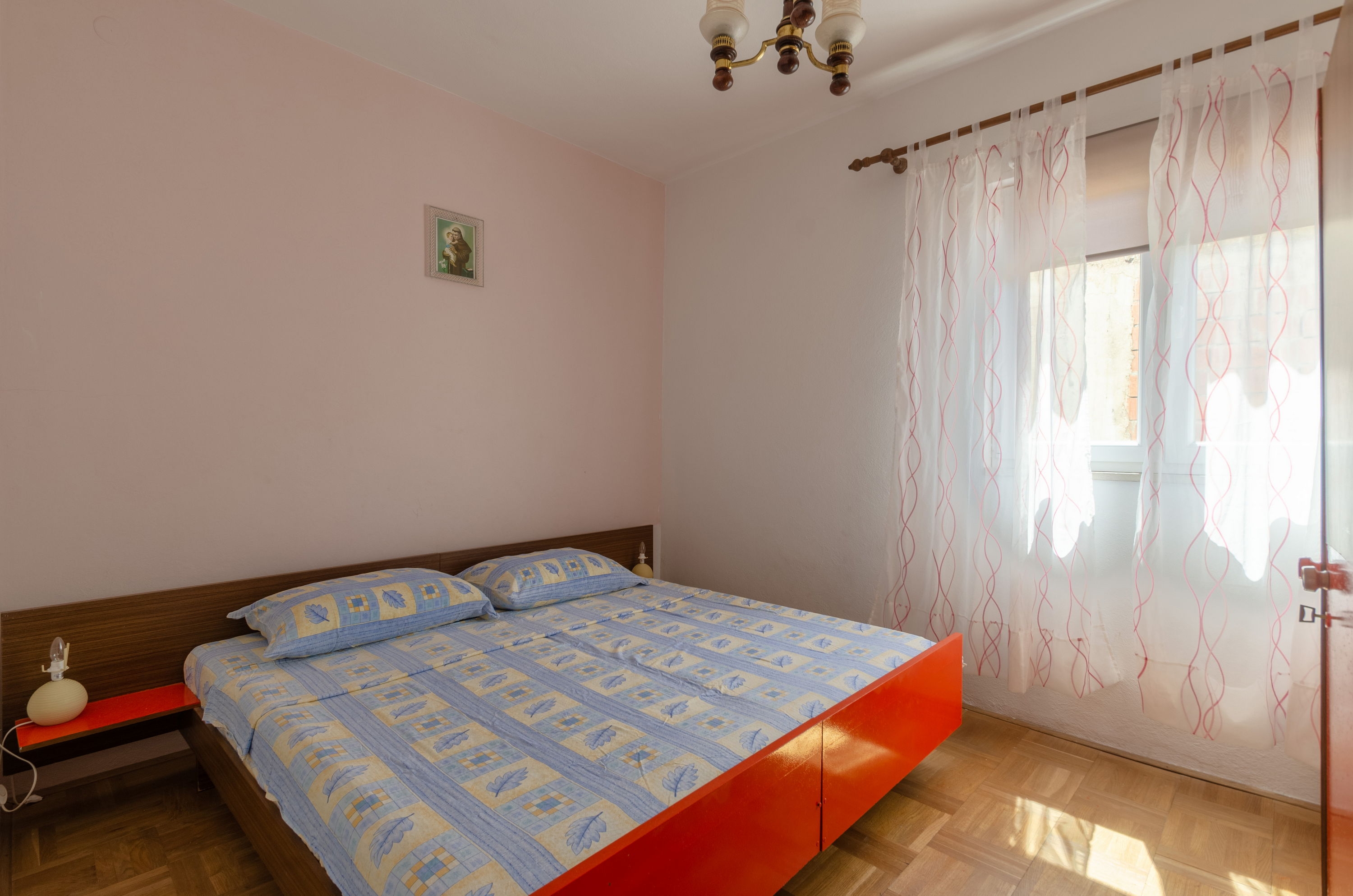 Three bedroom apartment near beach Zavalatica, Korčula  A-a