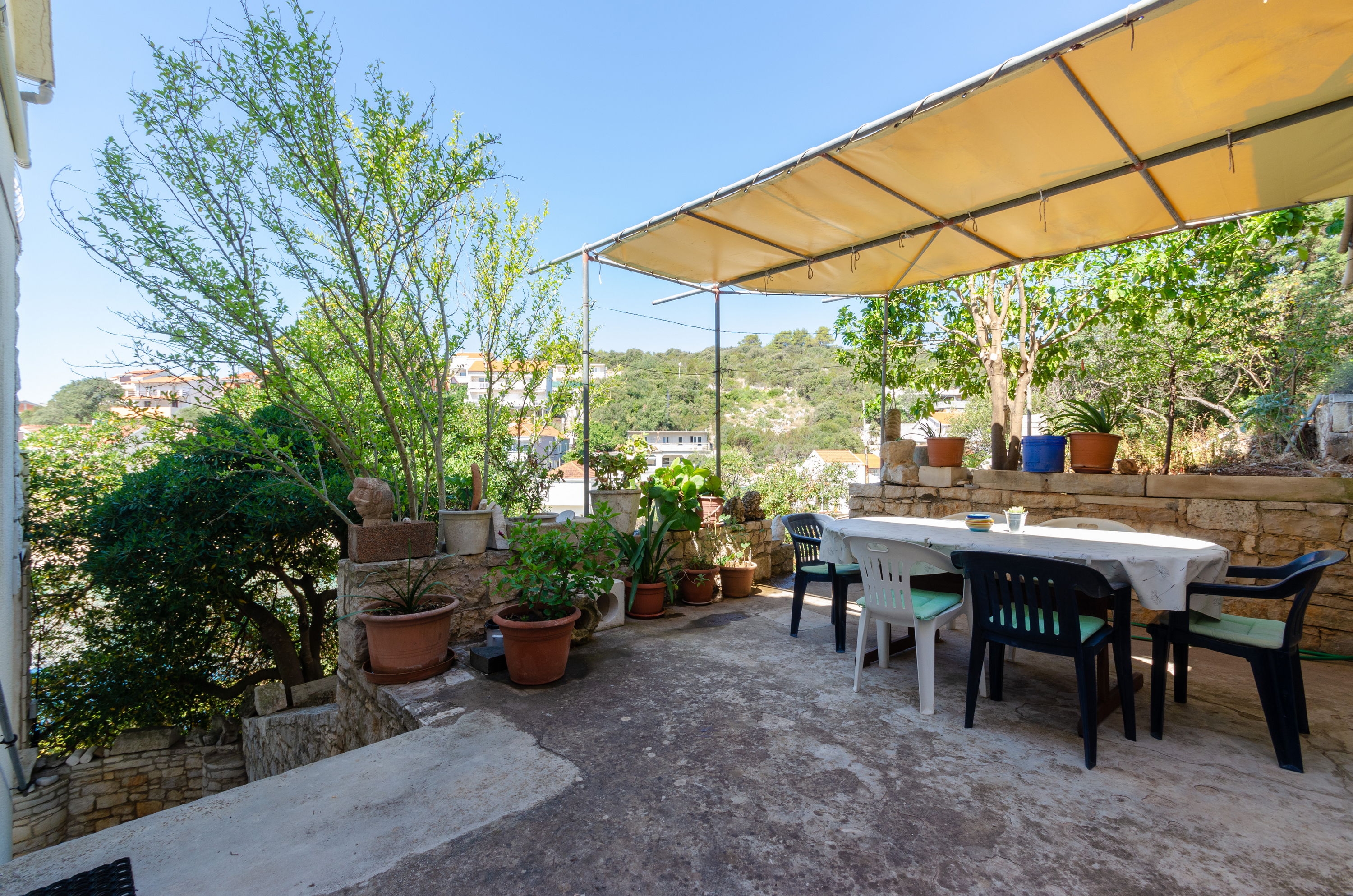 Three bedroom apartment near beach Zavalatica, Korčula  A-a