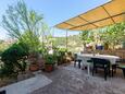 Terrace 1 Zavalatica, Terrace 1 in the apartment, with a sea view, (pet friendly) and WiFi.