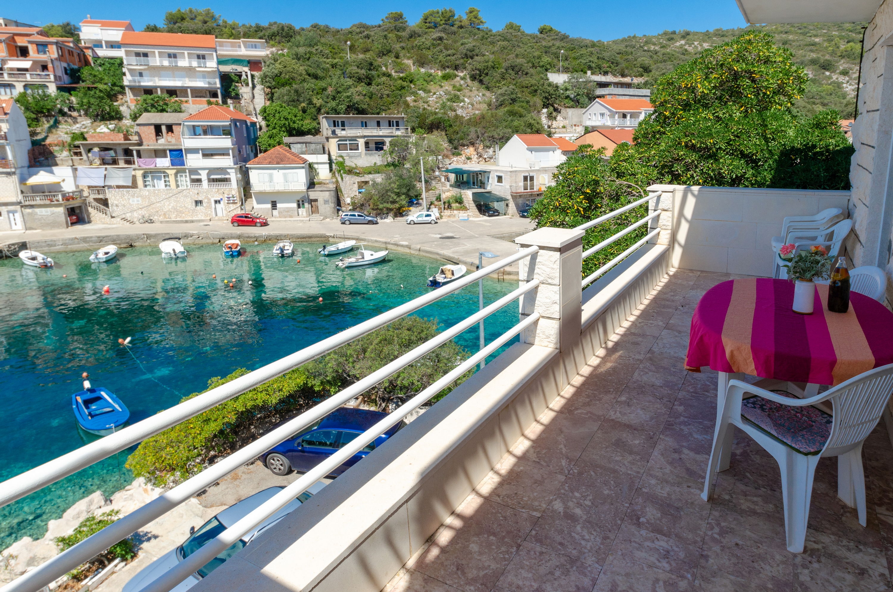 Three bedroom apartment near beach Zavalatica, Korčula  A-a
