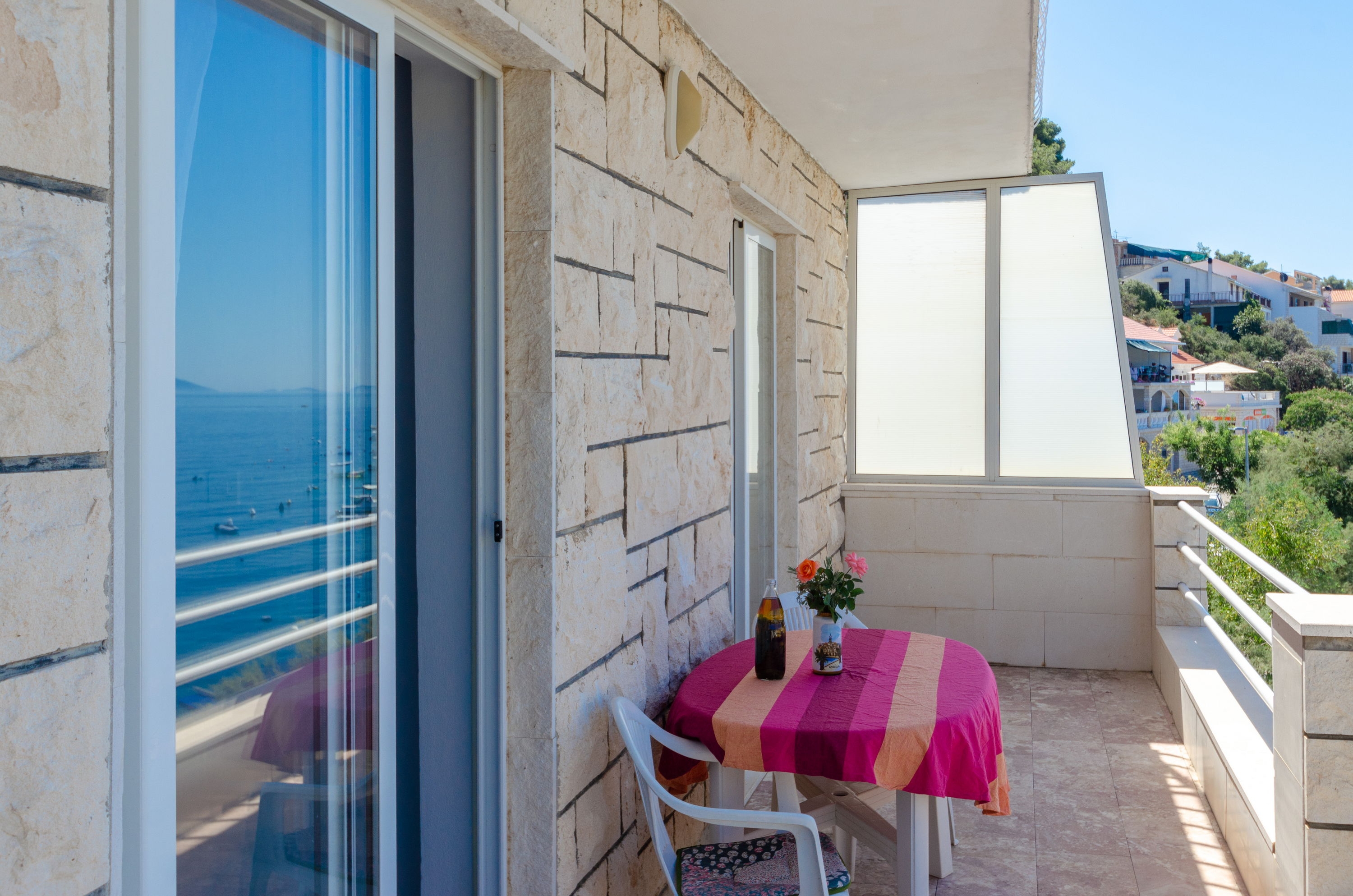 Three bedroom apartment near beach Zavalatica, Korčula  A-a