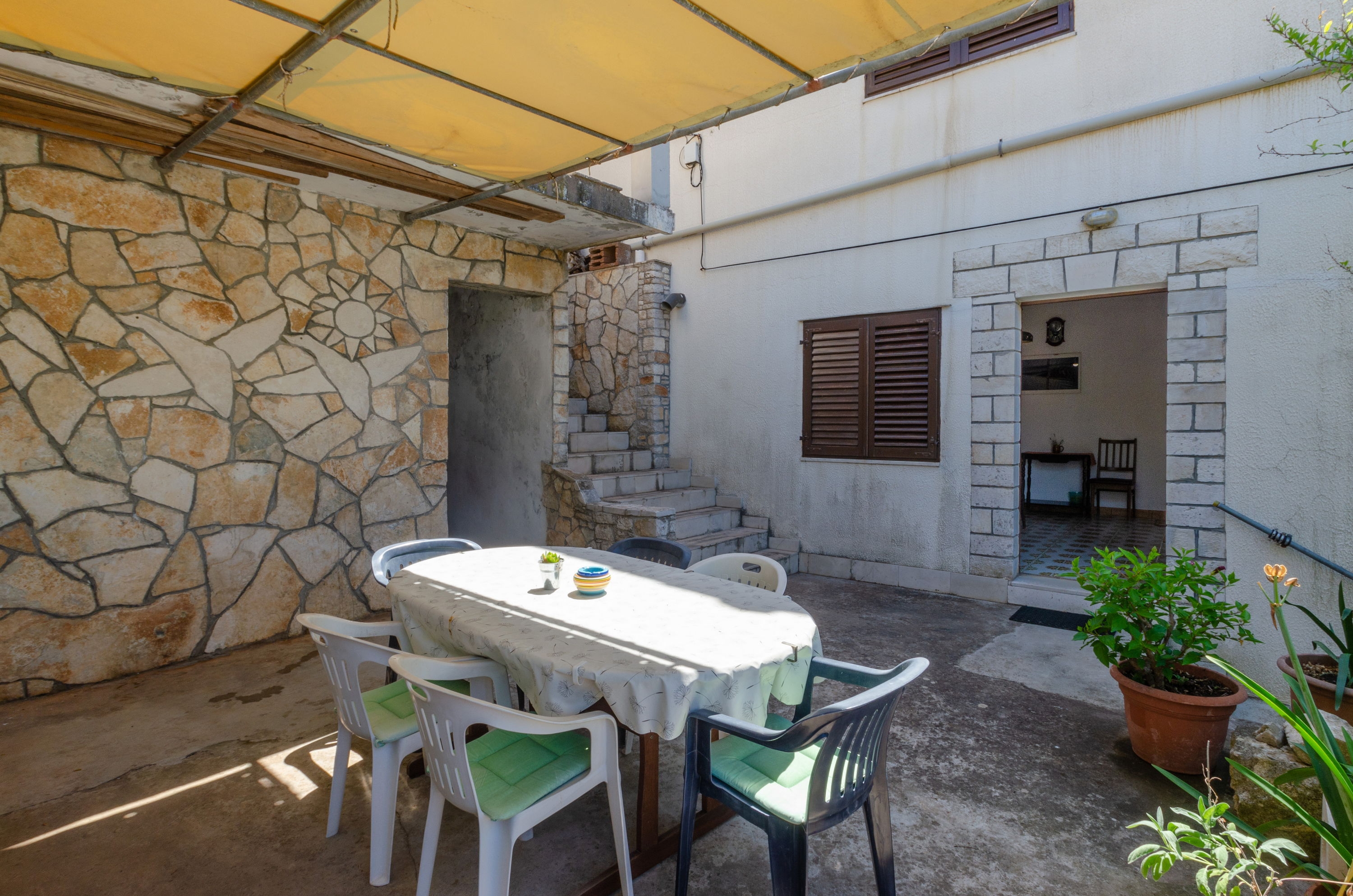 Three bedroom apartment near beach Zavalatica, Korčula  A-a