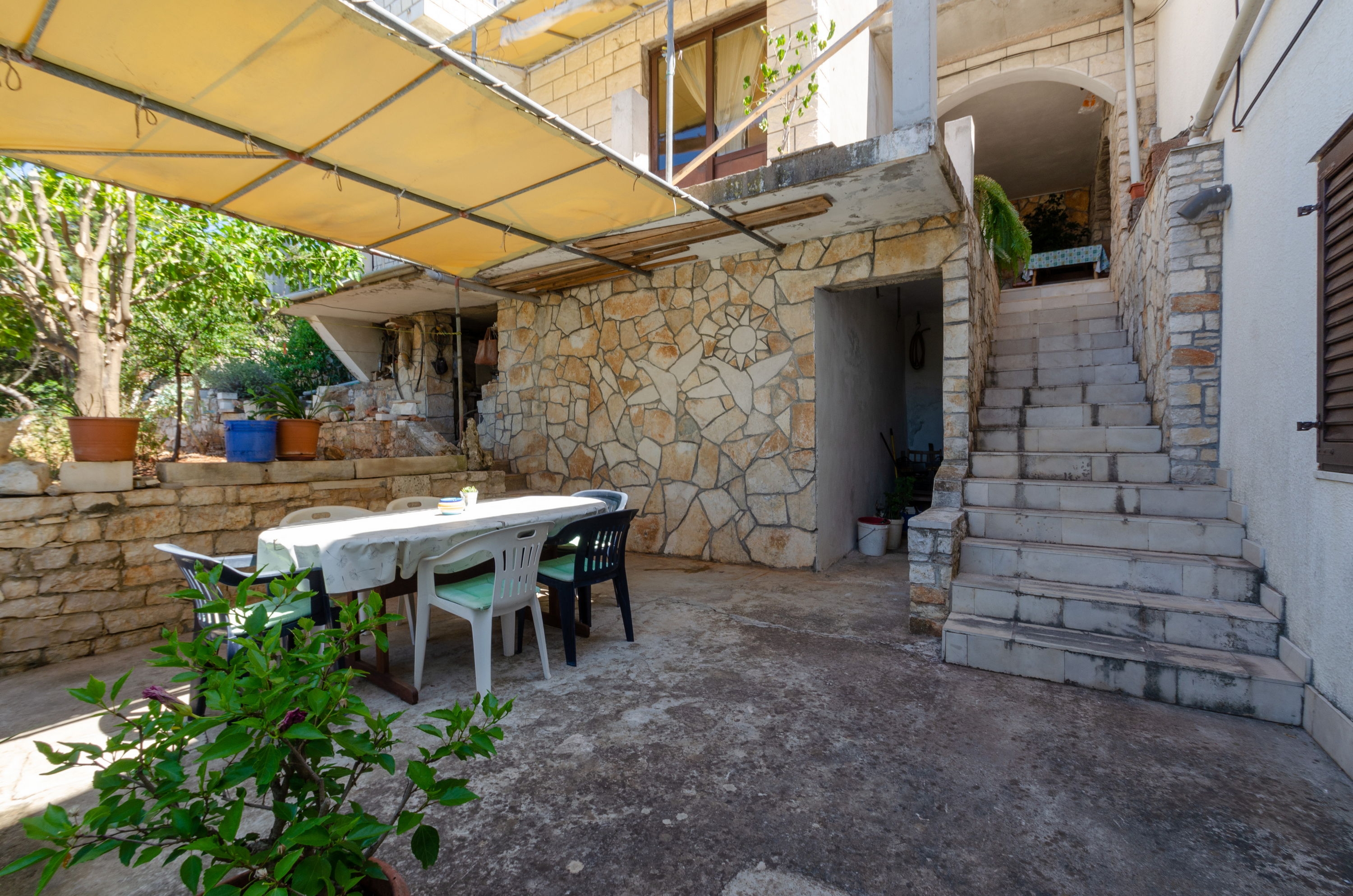 Three bedroom apartment near beach Zavalatica, Korčula  A-a