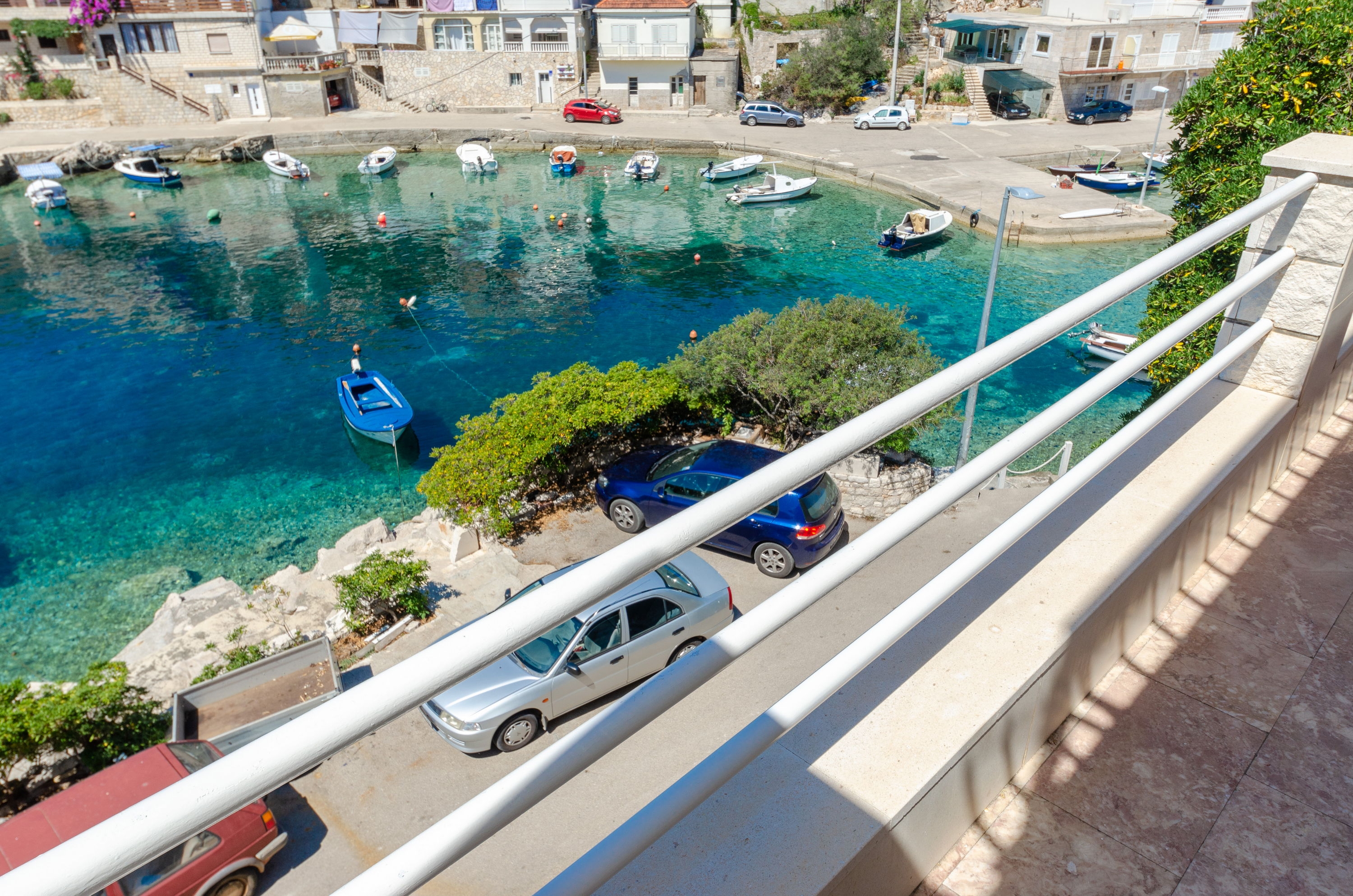 Three bedroom apartment near beach Zavalatica, Korčula  A-a