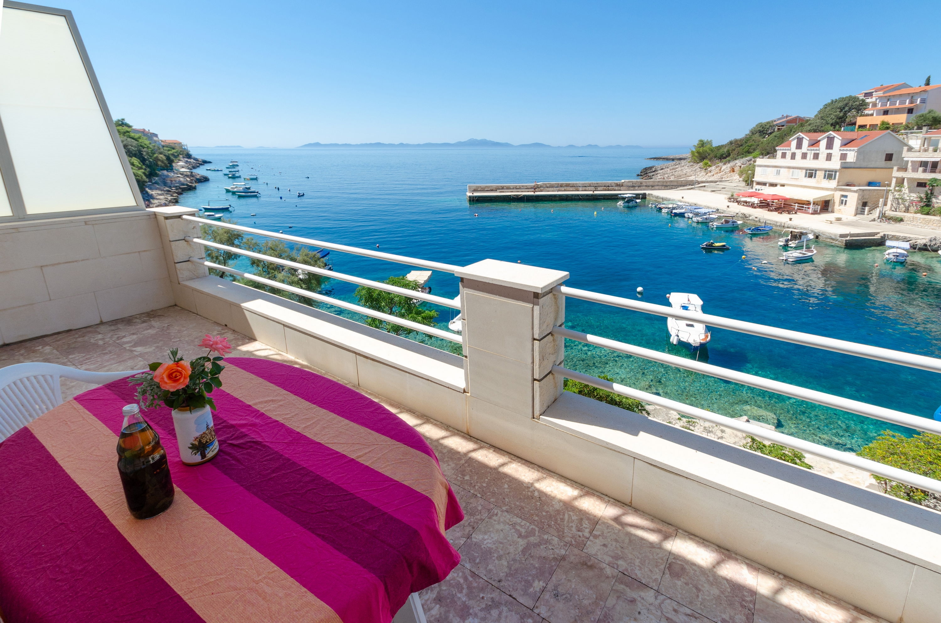 Three bedroom apartment near beach Zavalatica, Korčula  A-a