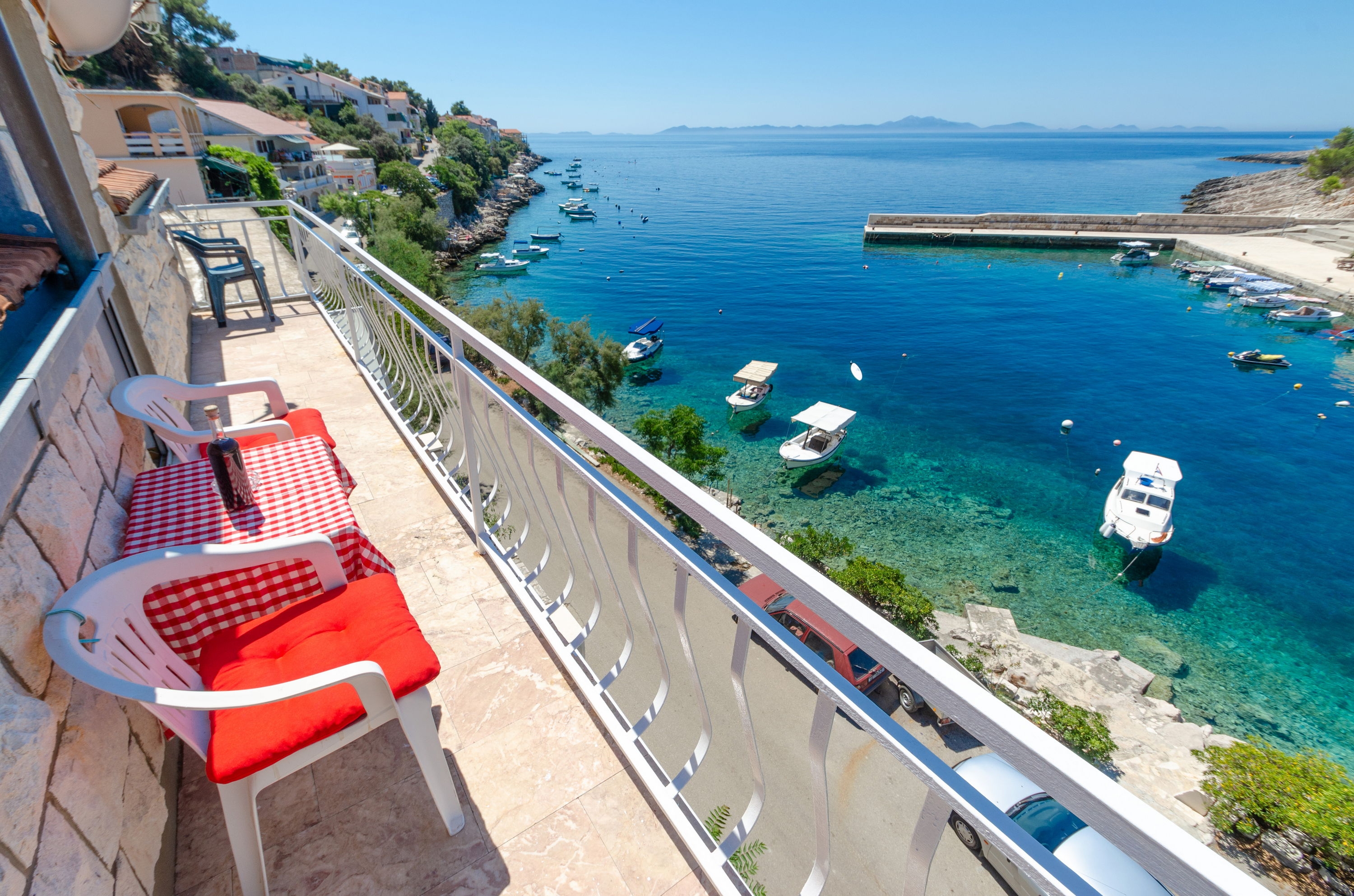 Two bedroom apartment near beach Zavalatica, Korčula  A-b