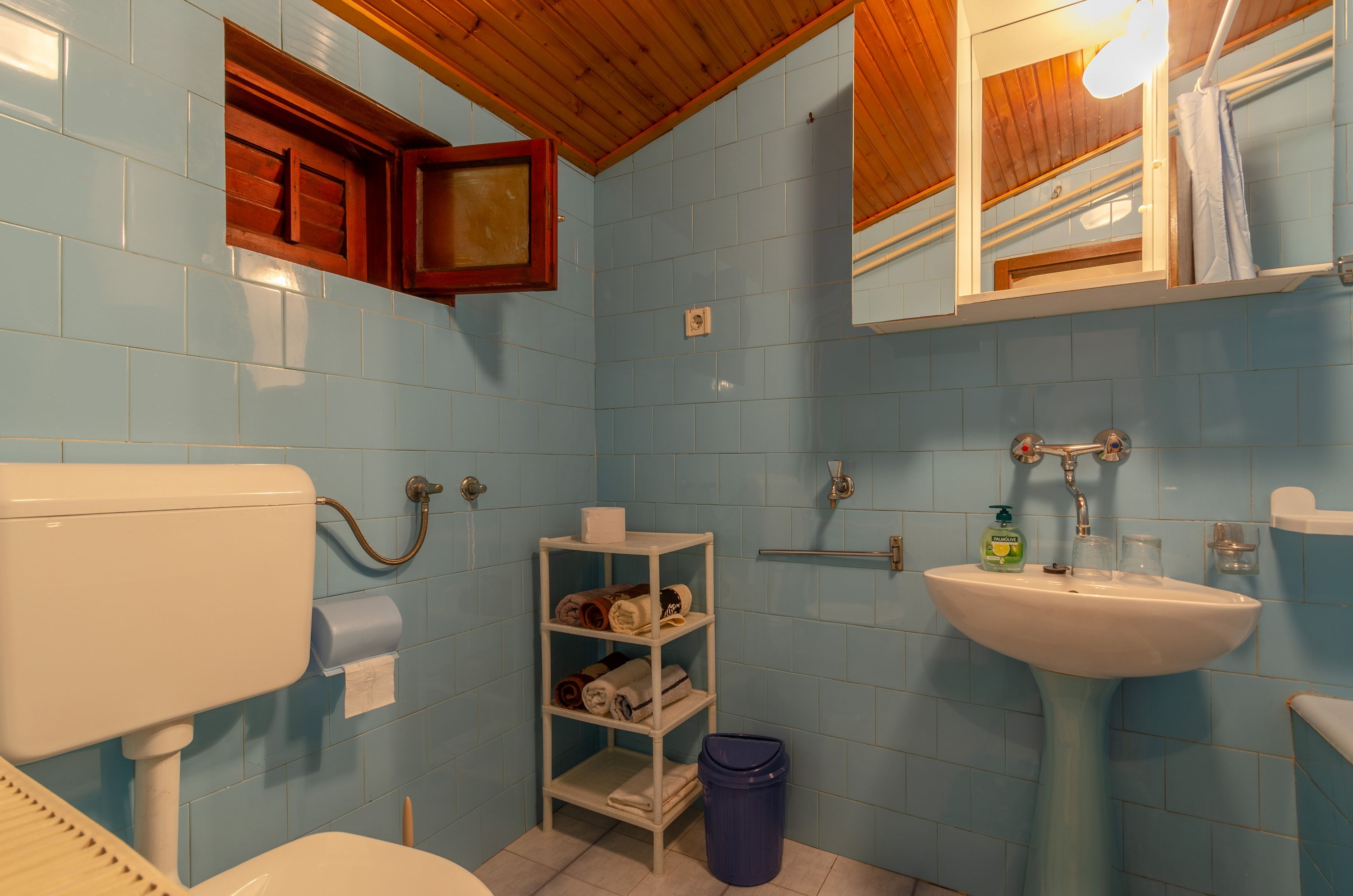 Two bedroom apartment near beach Zavalatica, Korčula  A-b