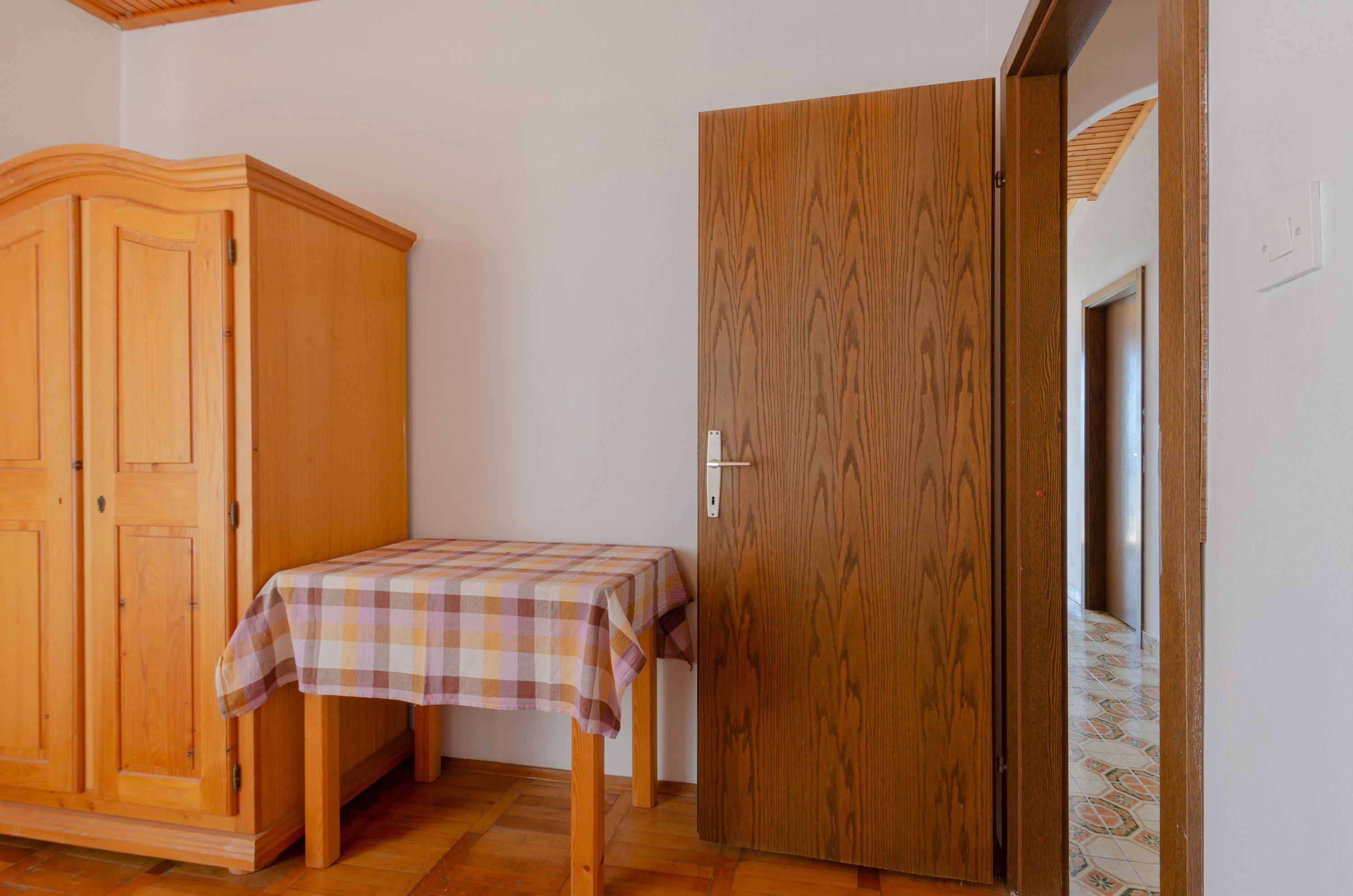 Two bedroom apartment near beach Zavalatica, Korčula  A-b