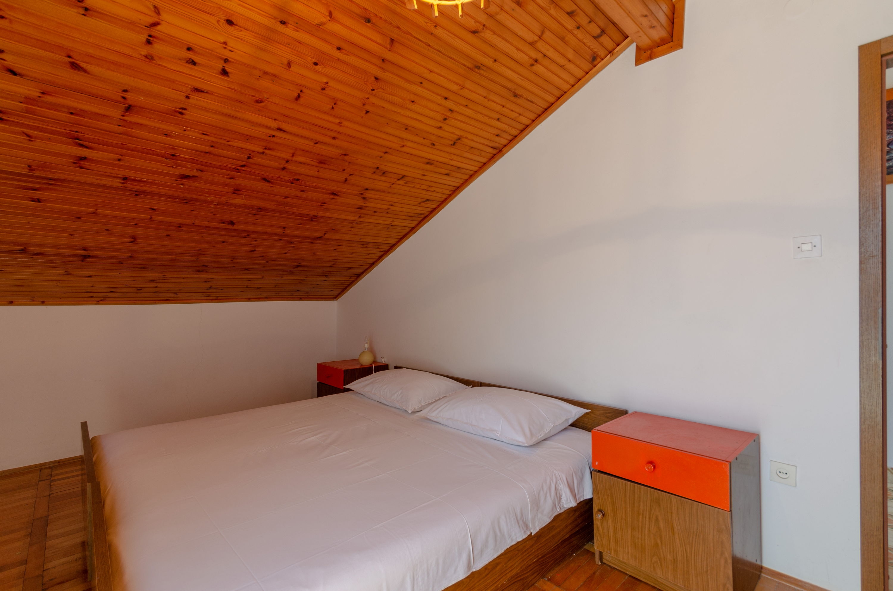Two bedroom apartment near beach Zavalatica, Korčula  A-b