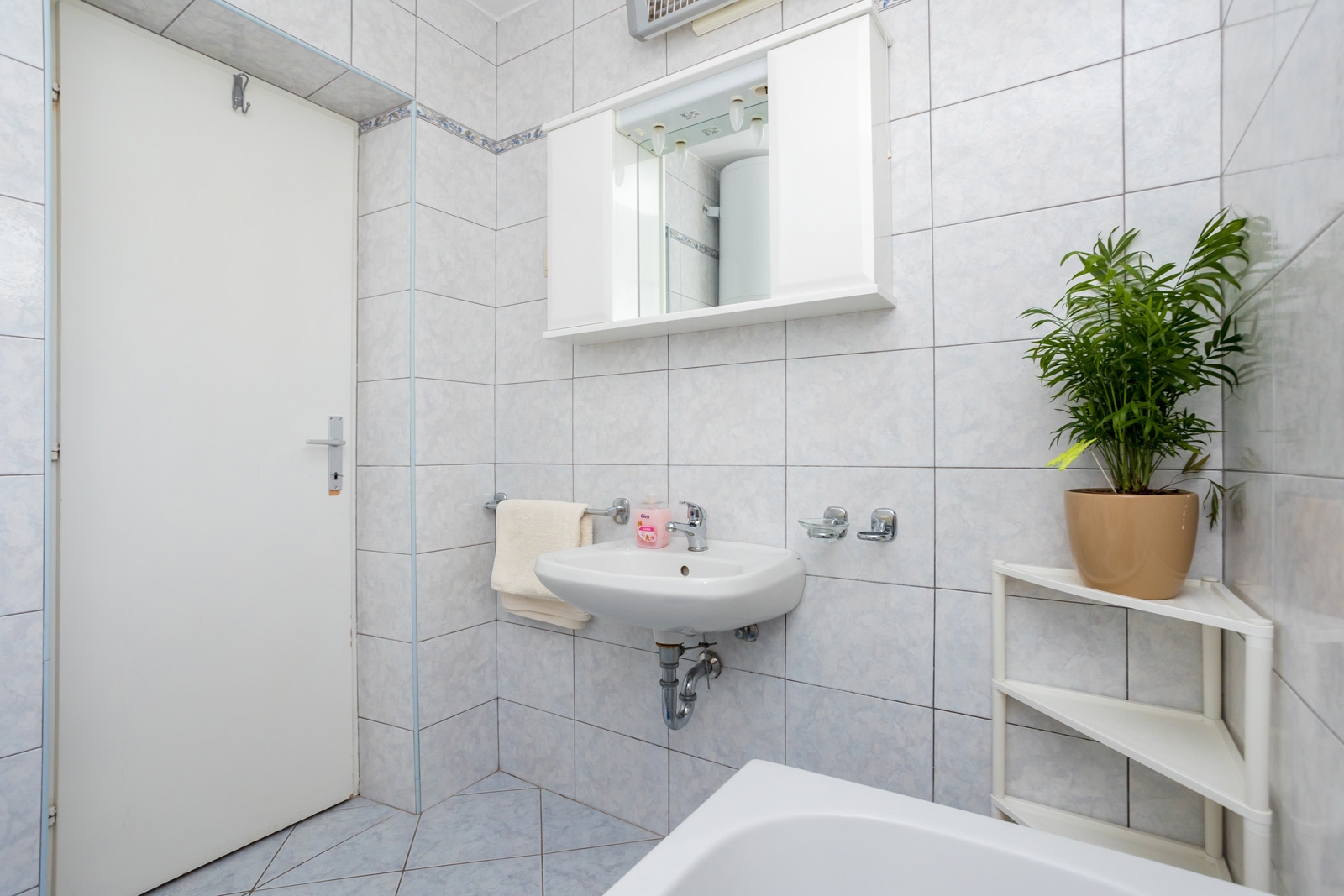 Three bedroom apartment with terrace and sea view Šilo, Krk  A-a