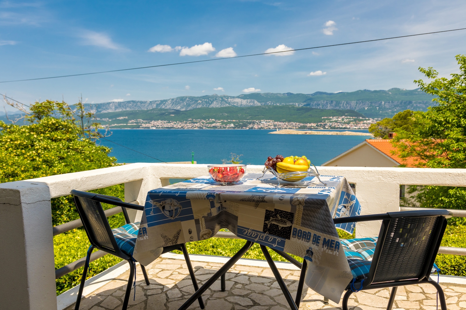 Three bedroom apartment with terrace and sea view Šilo, Krk  A-a