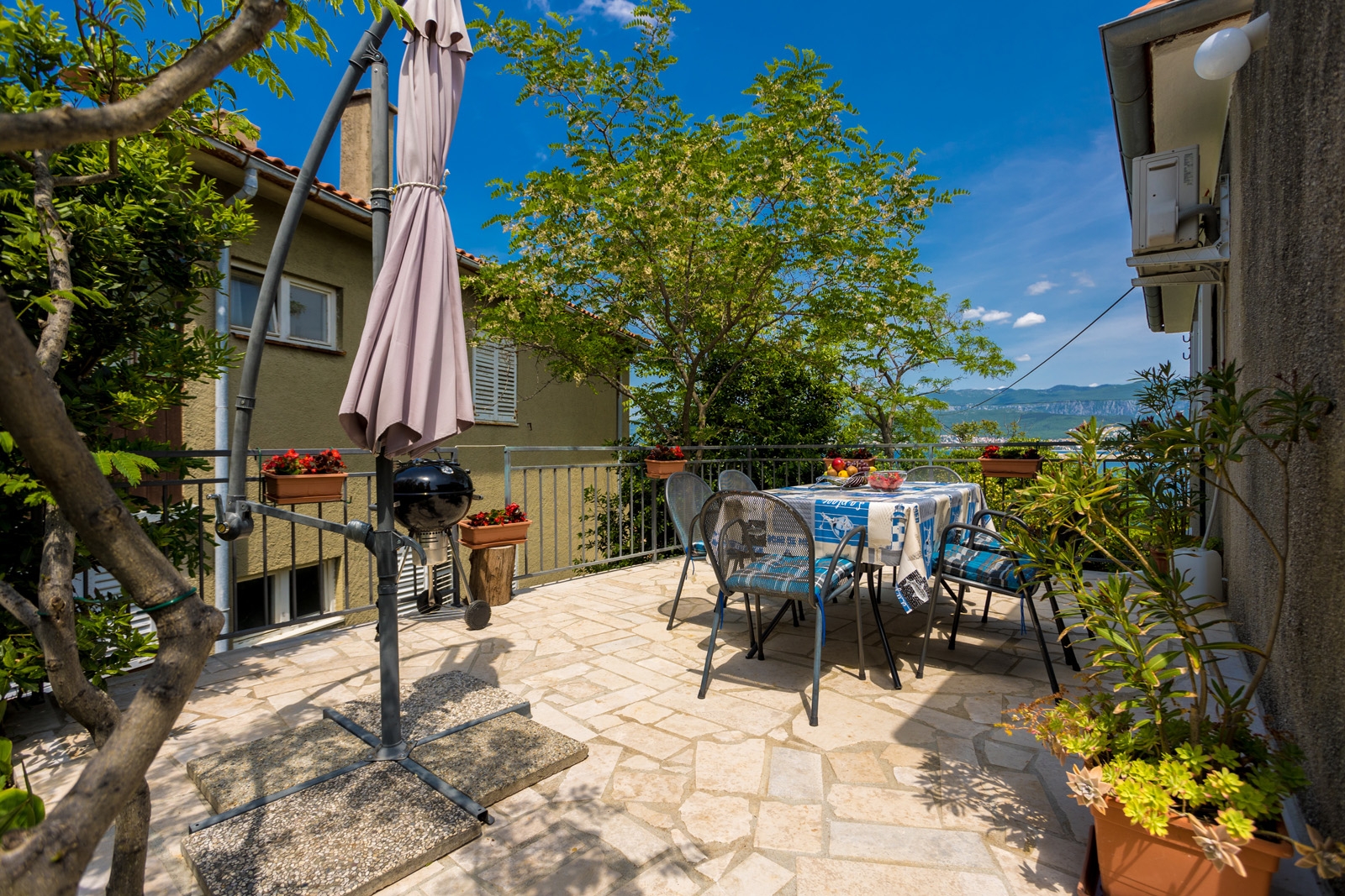 Three bedroom apartment with terrace and sea view Šilo, Krk  A-a