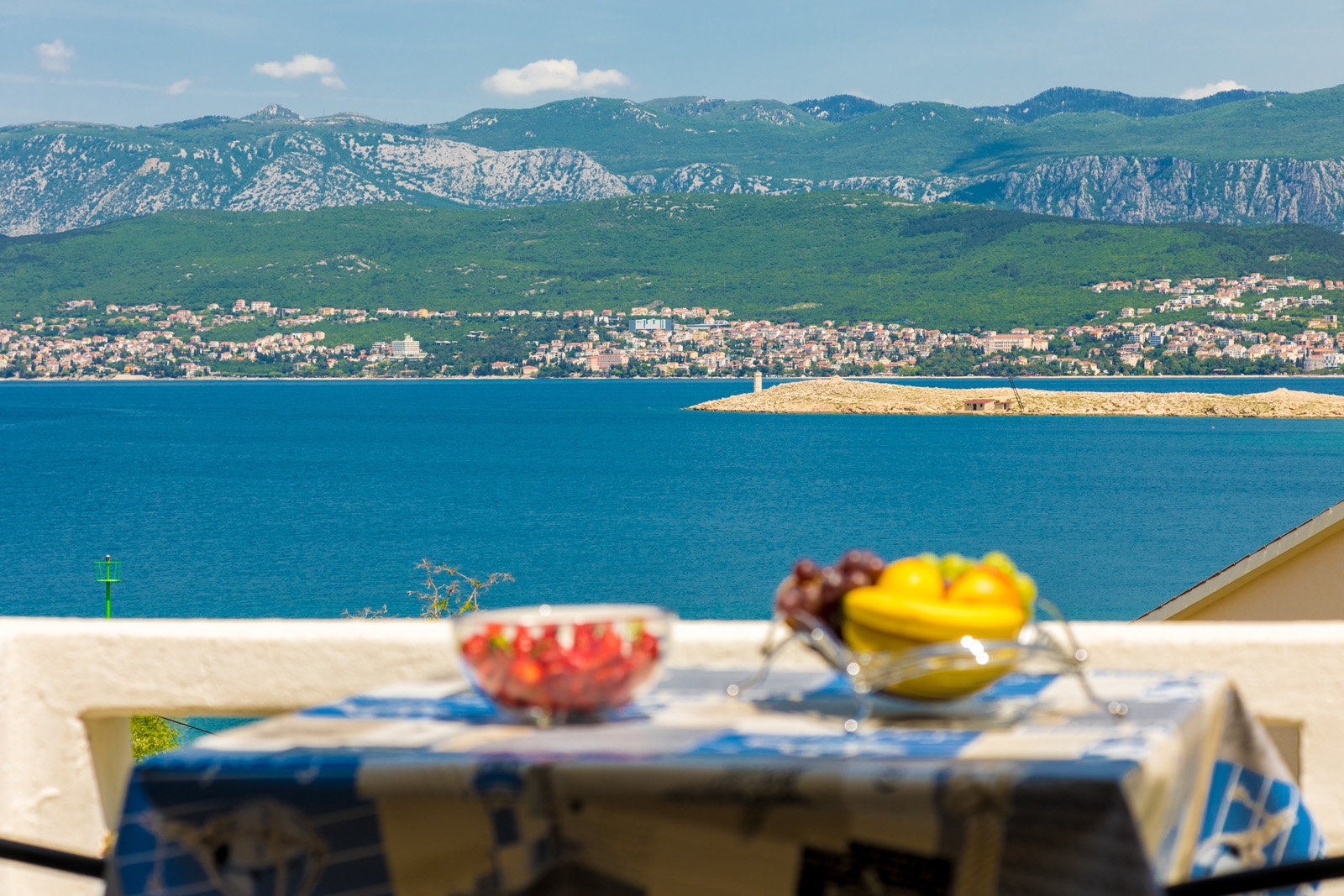 Three bedroom apartment with terrace and sea view Šilo, Krk  A-a