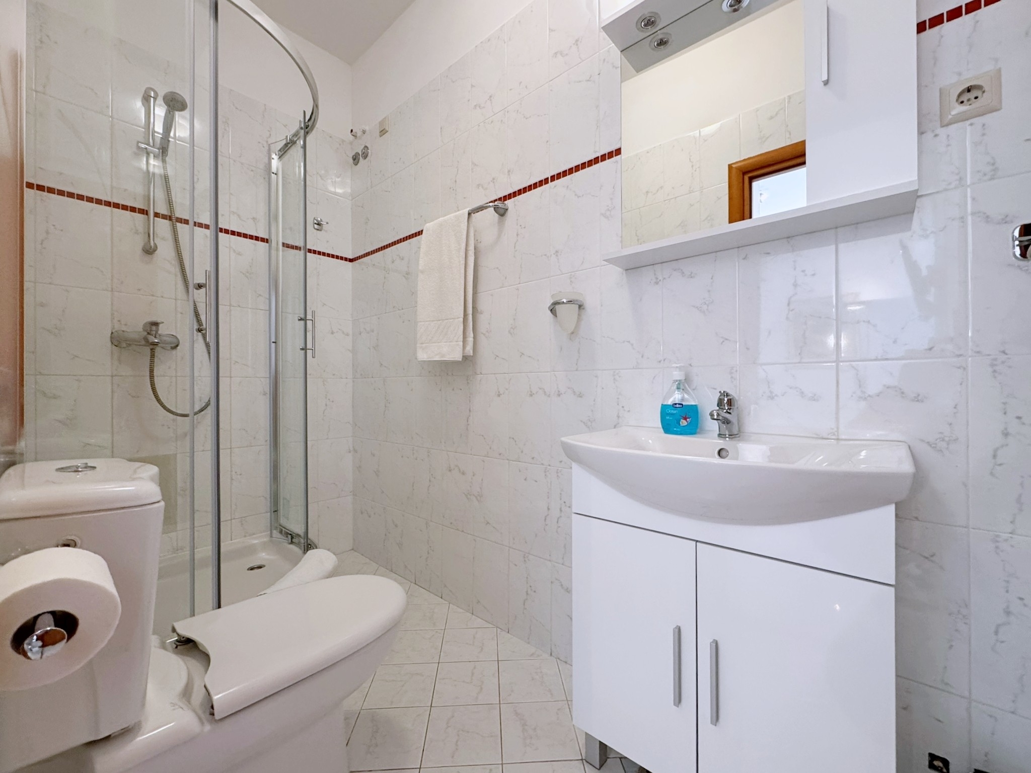 One bedroom apartment near beach Šilo, Krk  A-a