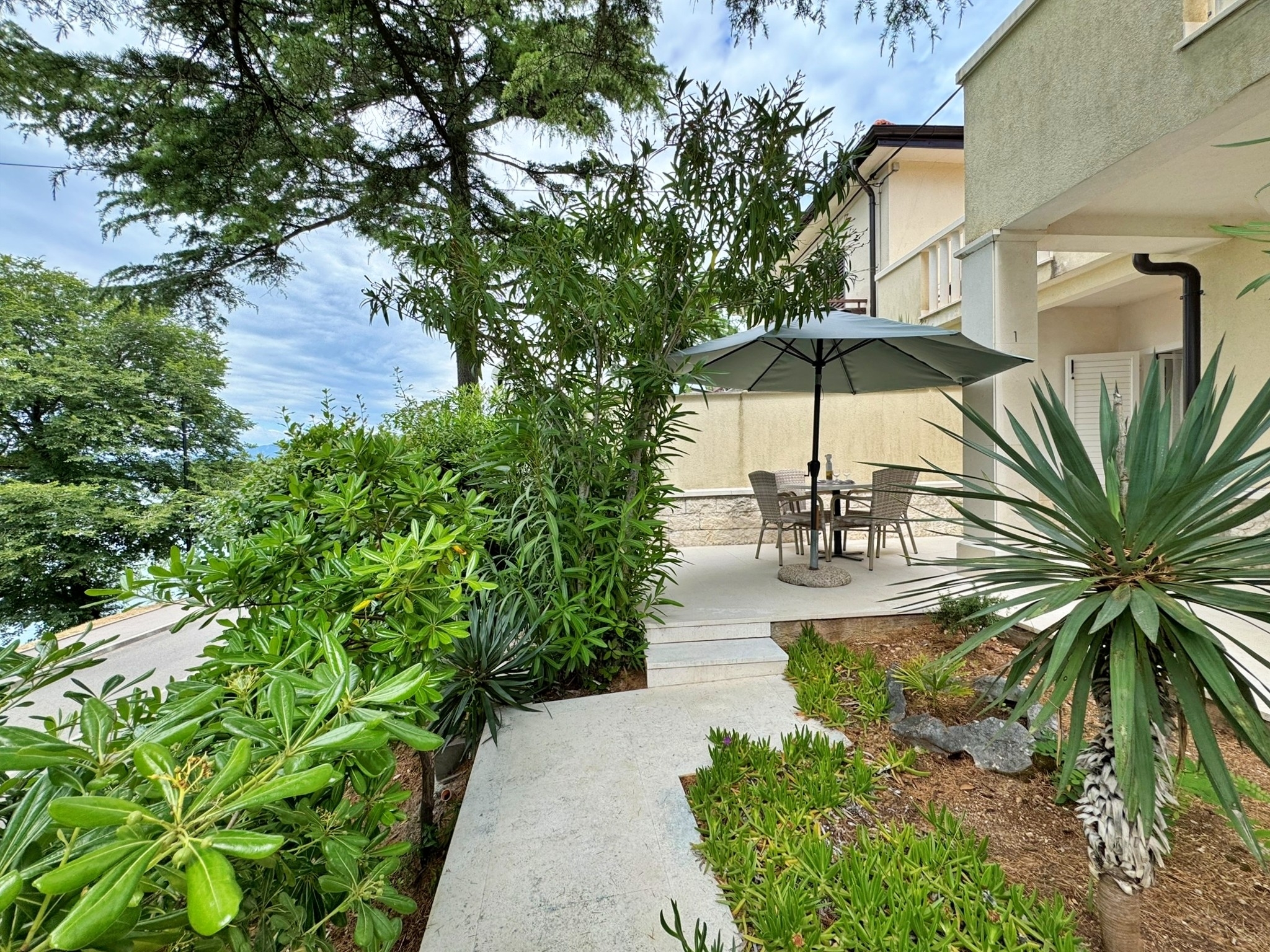 One bedroom apartment near beach Šilo, Krk (A-18704-a) One bedroom apartment near beach Šilo, Krk (A-18704-a)