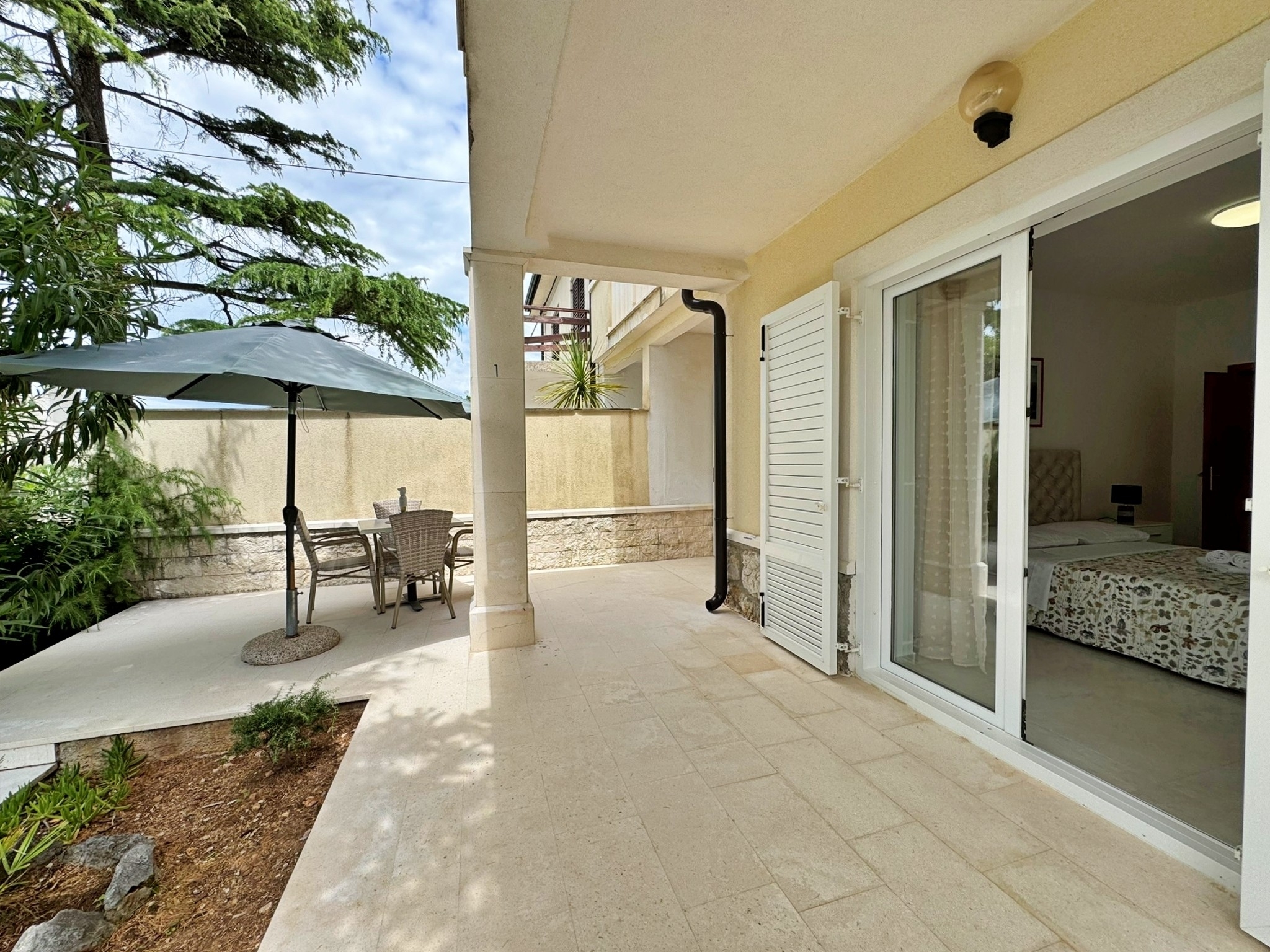 One bedroom apartment near beach Šilo, Krk  A-a