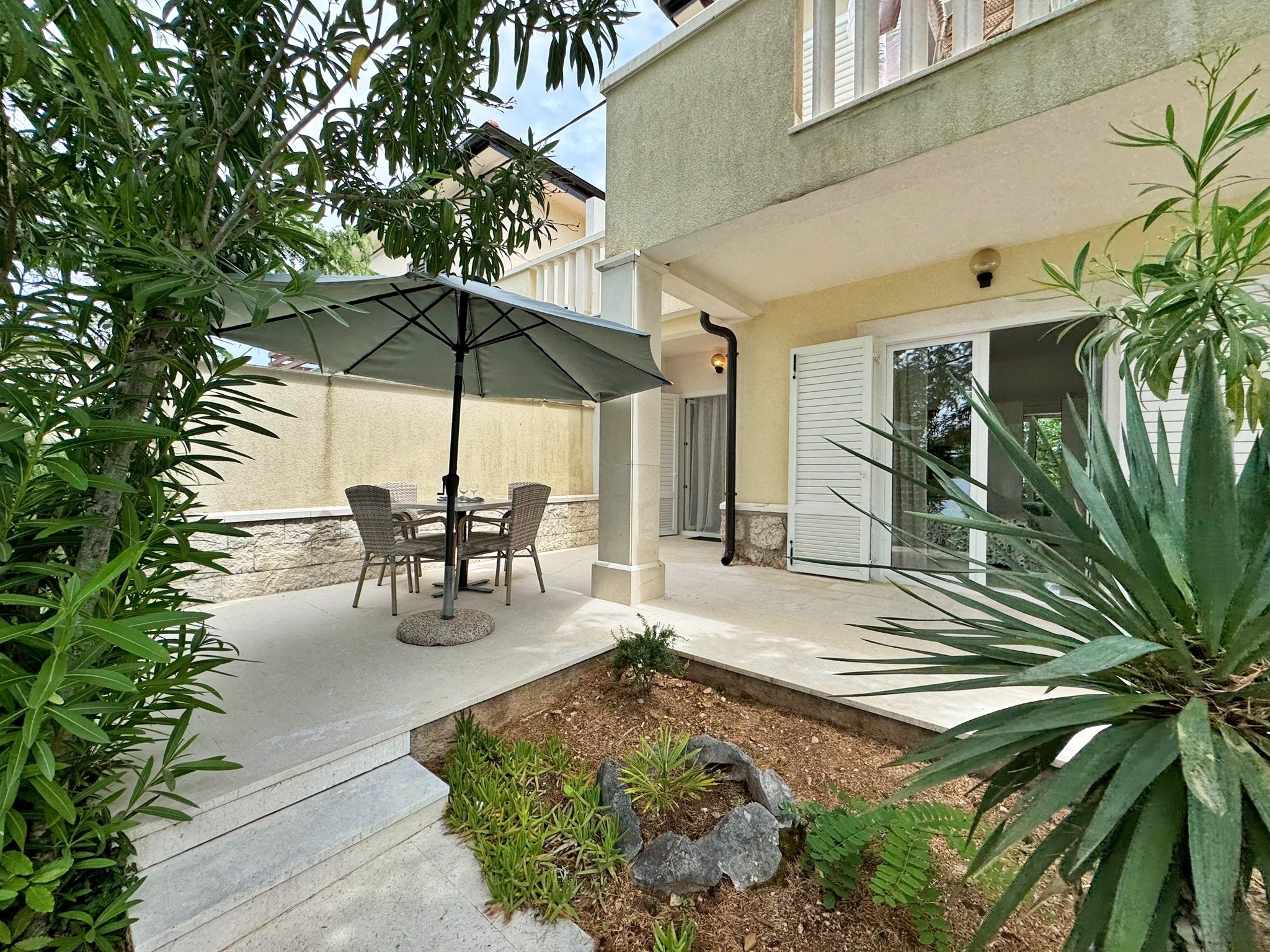 One bedroom apartment near beach Šilo, Krk  A-a