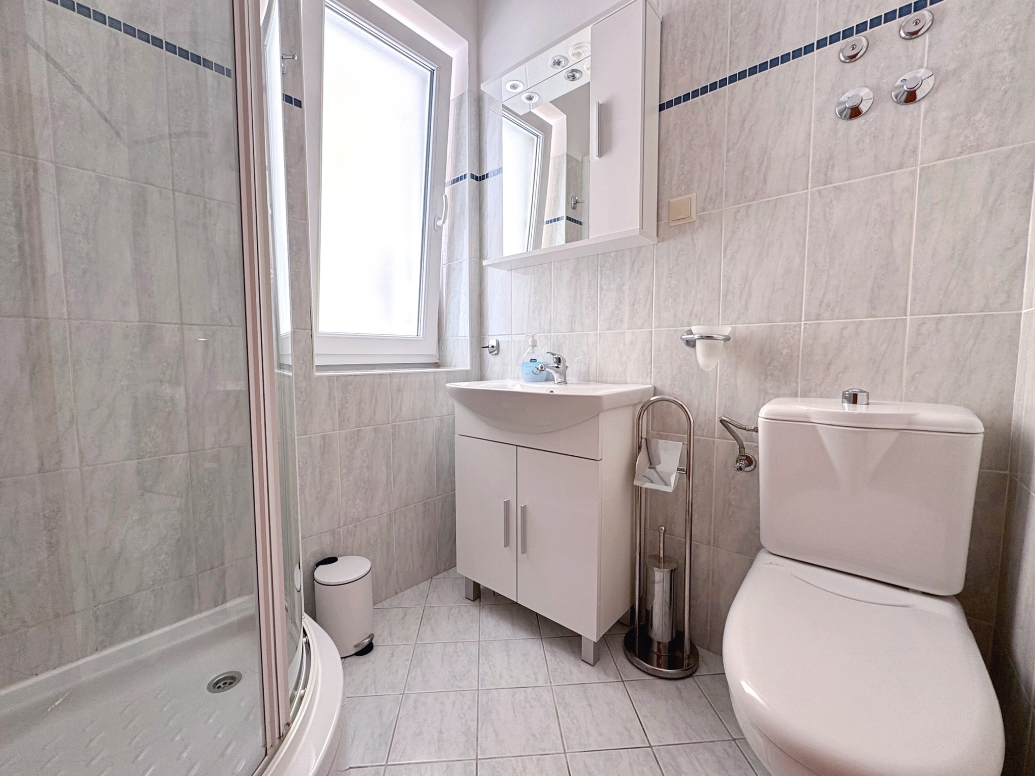 One bedroom apartment near beach Šilo, Krk  A-c