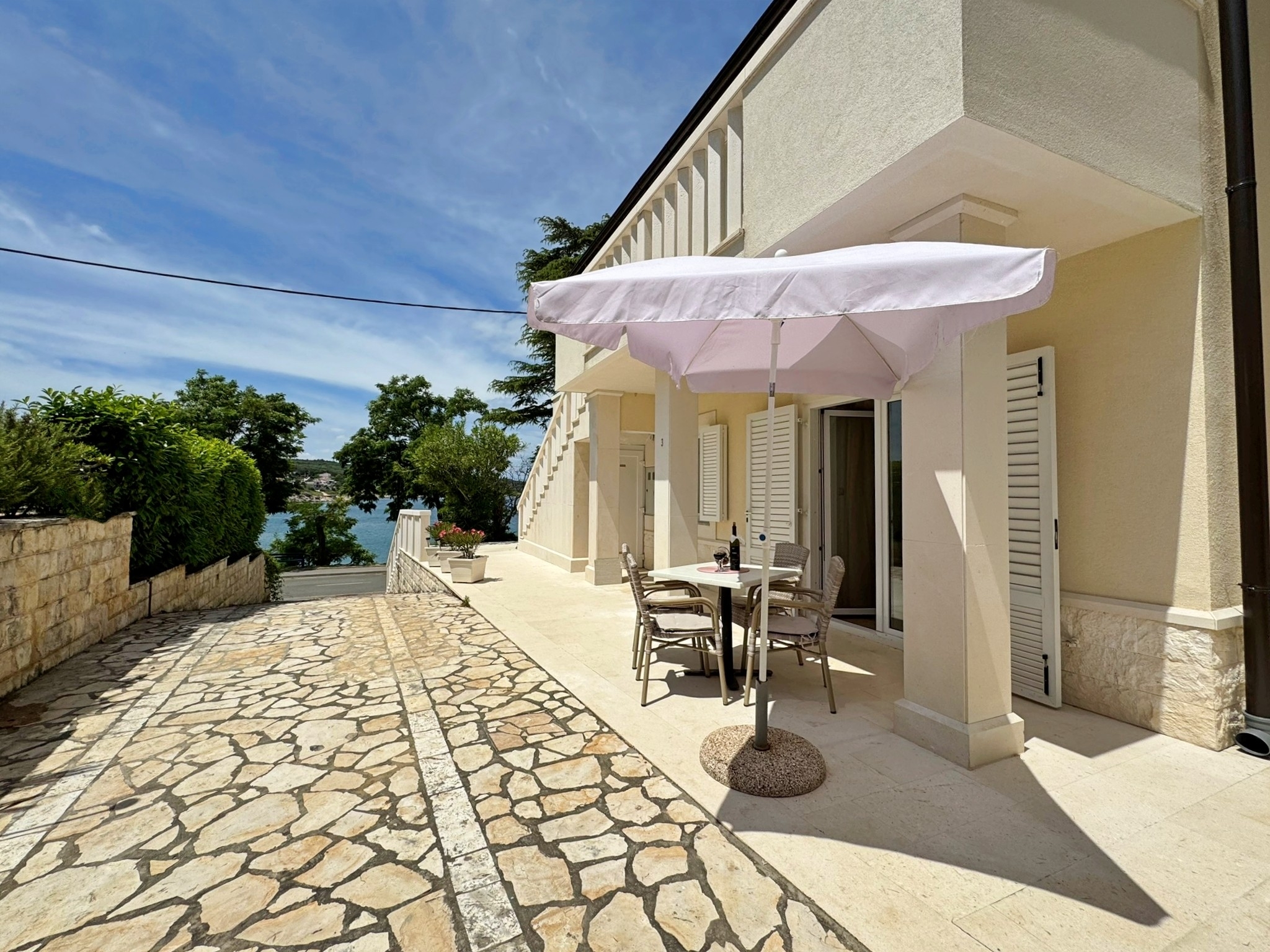 One bedroom apartment near beach Šilo, Krk (A-18704-c) One bedroom apartment near beach Šilo, Krk (A-18704-c)