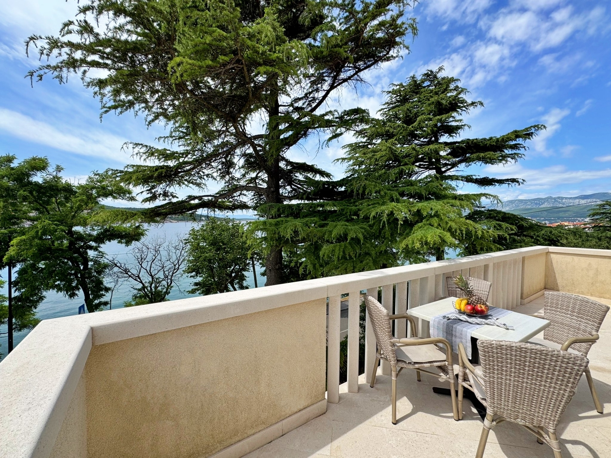 One bedroom apartment near beach Šilo, Krk  A-d