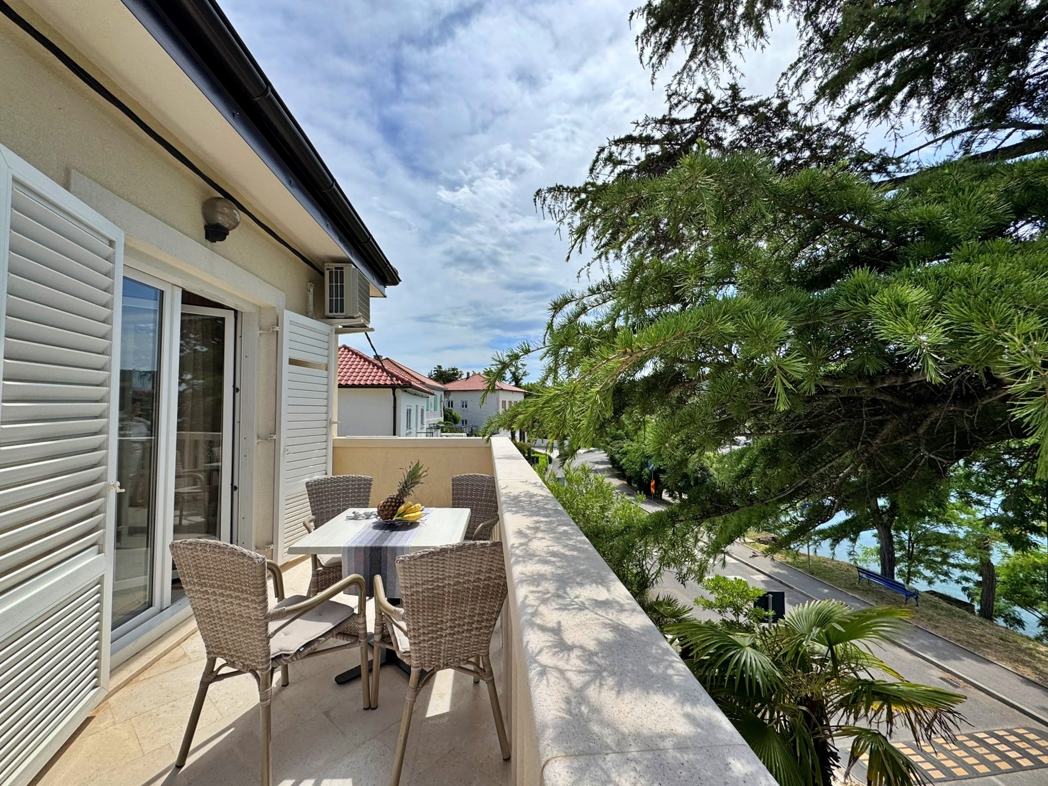 One bedroom apartment near beach Šilo, Krk  A-d