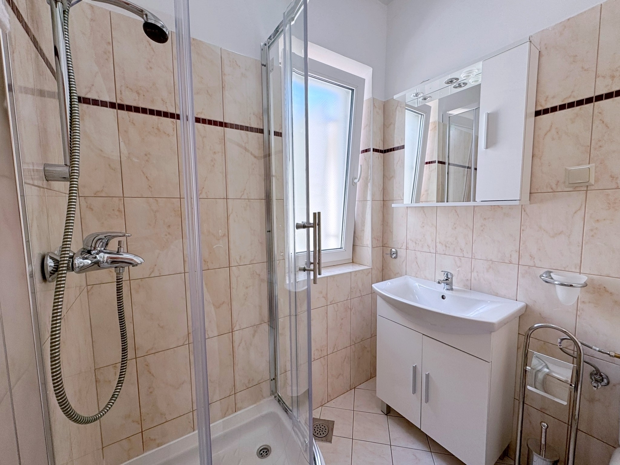One bedroom apartment near beach Šilo, Krk  A-e
