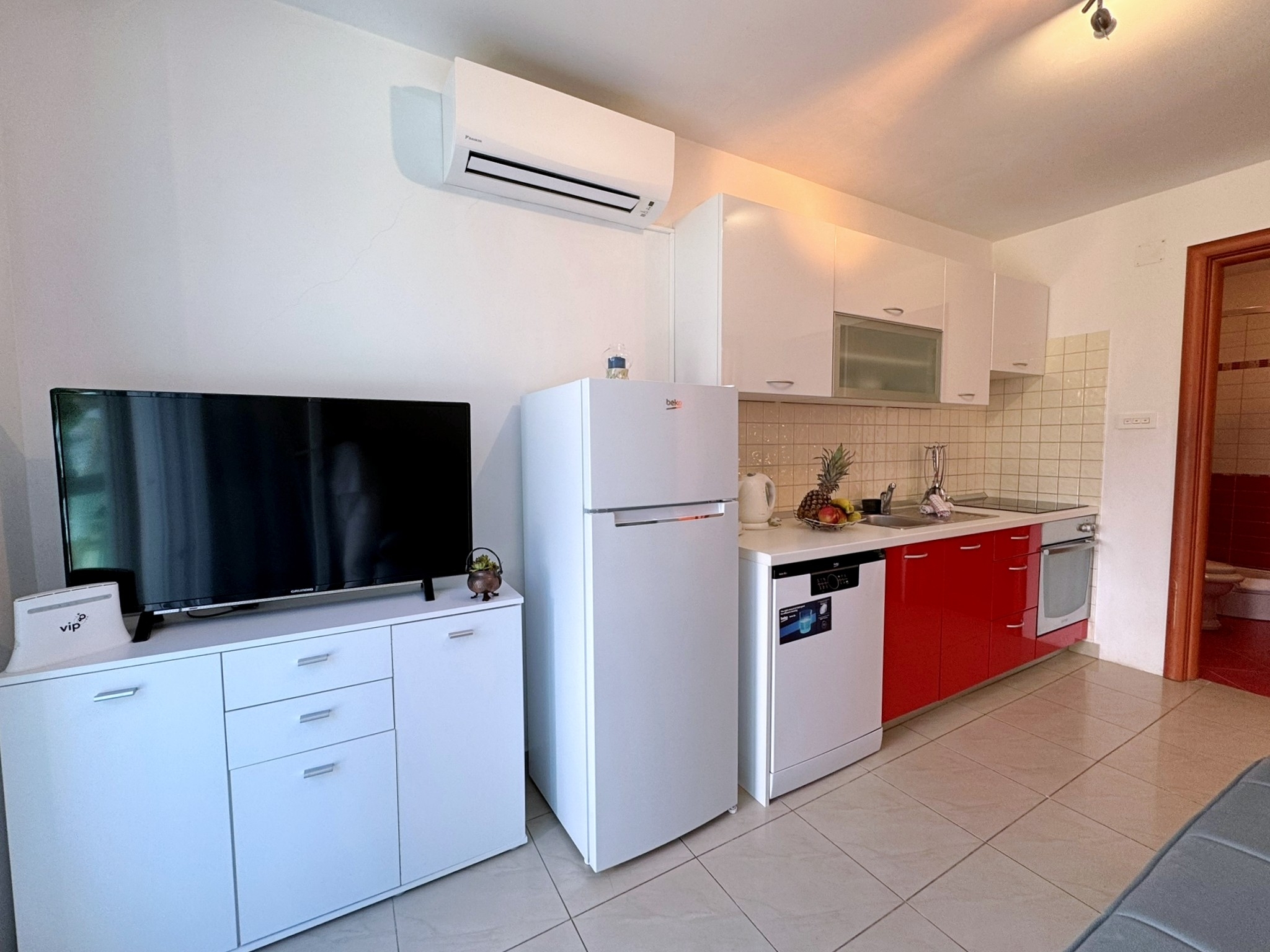 Two bedroom apartment near beach Šilo, Krk (A-18704-f) Two bedroom apartment near beach Šilo, Krk (A-18704-f)