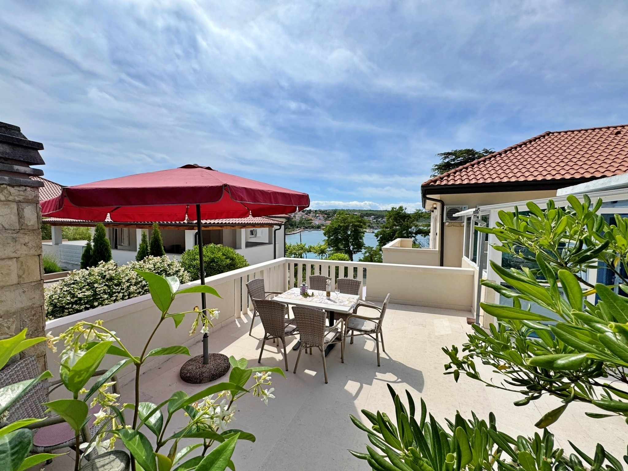 Two bedroom apartment near beach Šilo, Krk (A-18704-f) Two bedroom apartment near beach Šilo, Krk (A-18704-f)