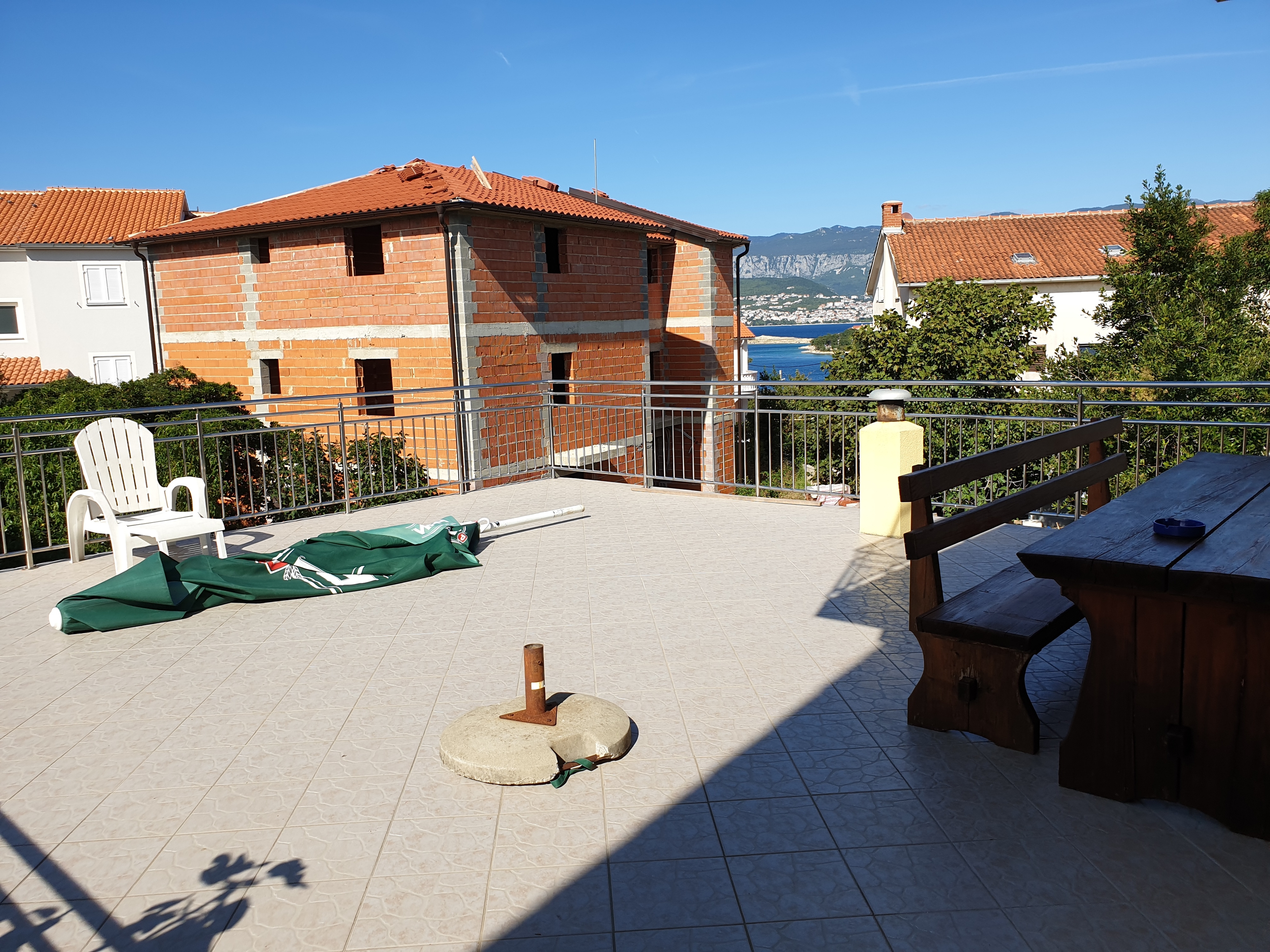 Three bedroom apartment with terrace and sea view Šilo, Krk  A-b