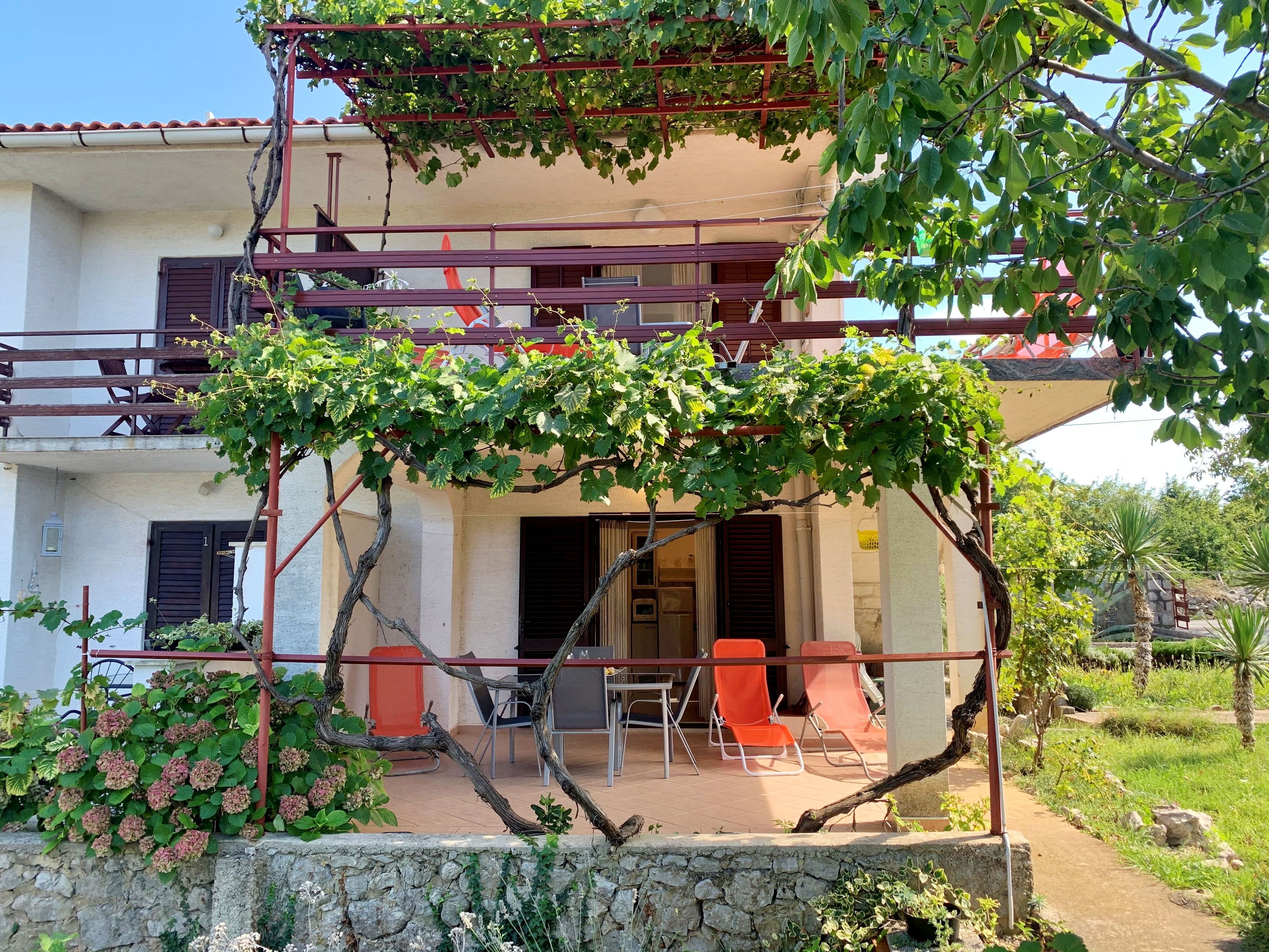 One bedroom apartment with terrace Šilo, Krk (A-18706-a)