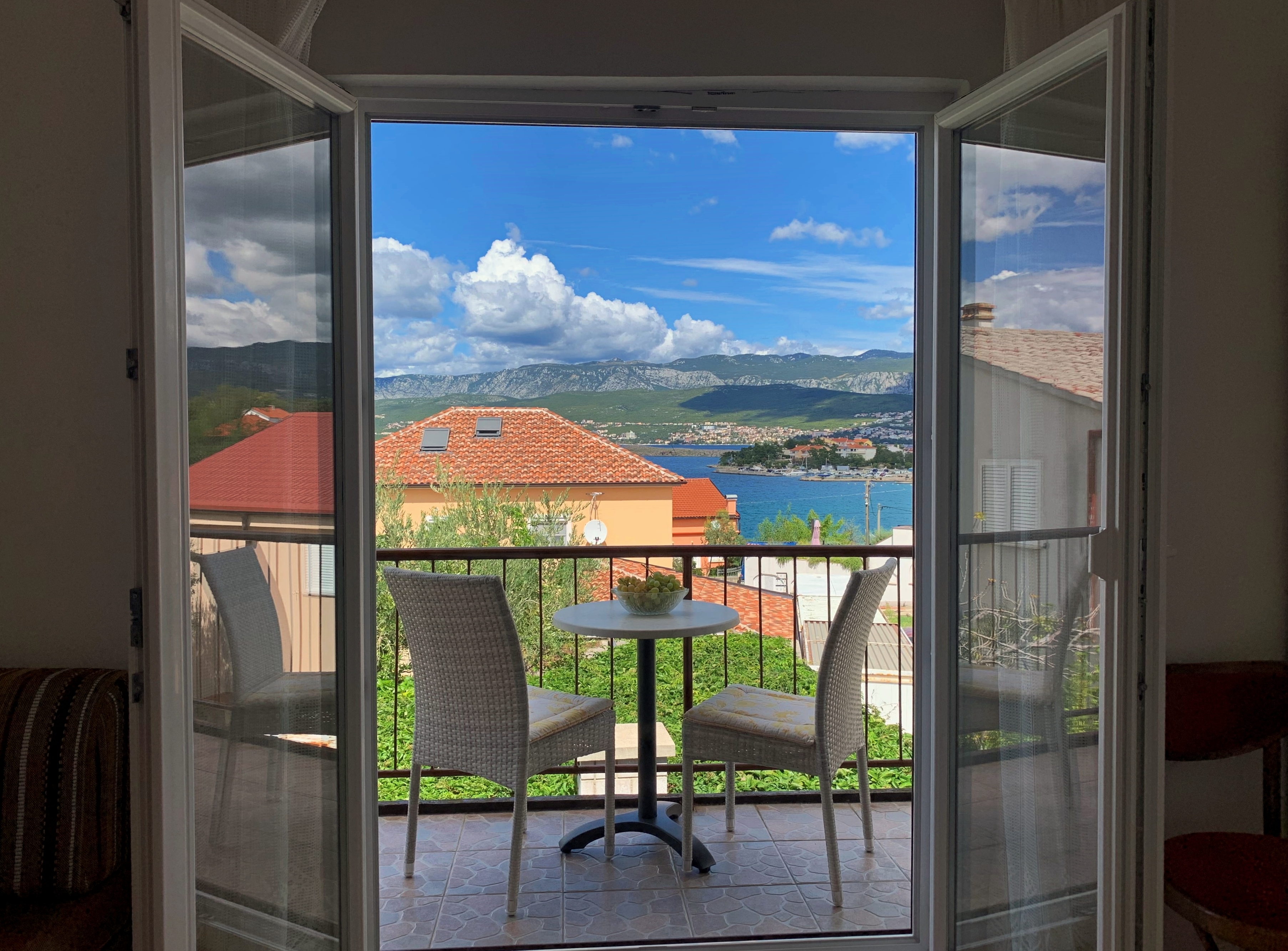 Two bedroom apartment with terrace and sea view Šilo, Krk  A-a