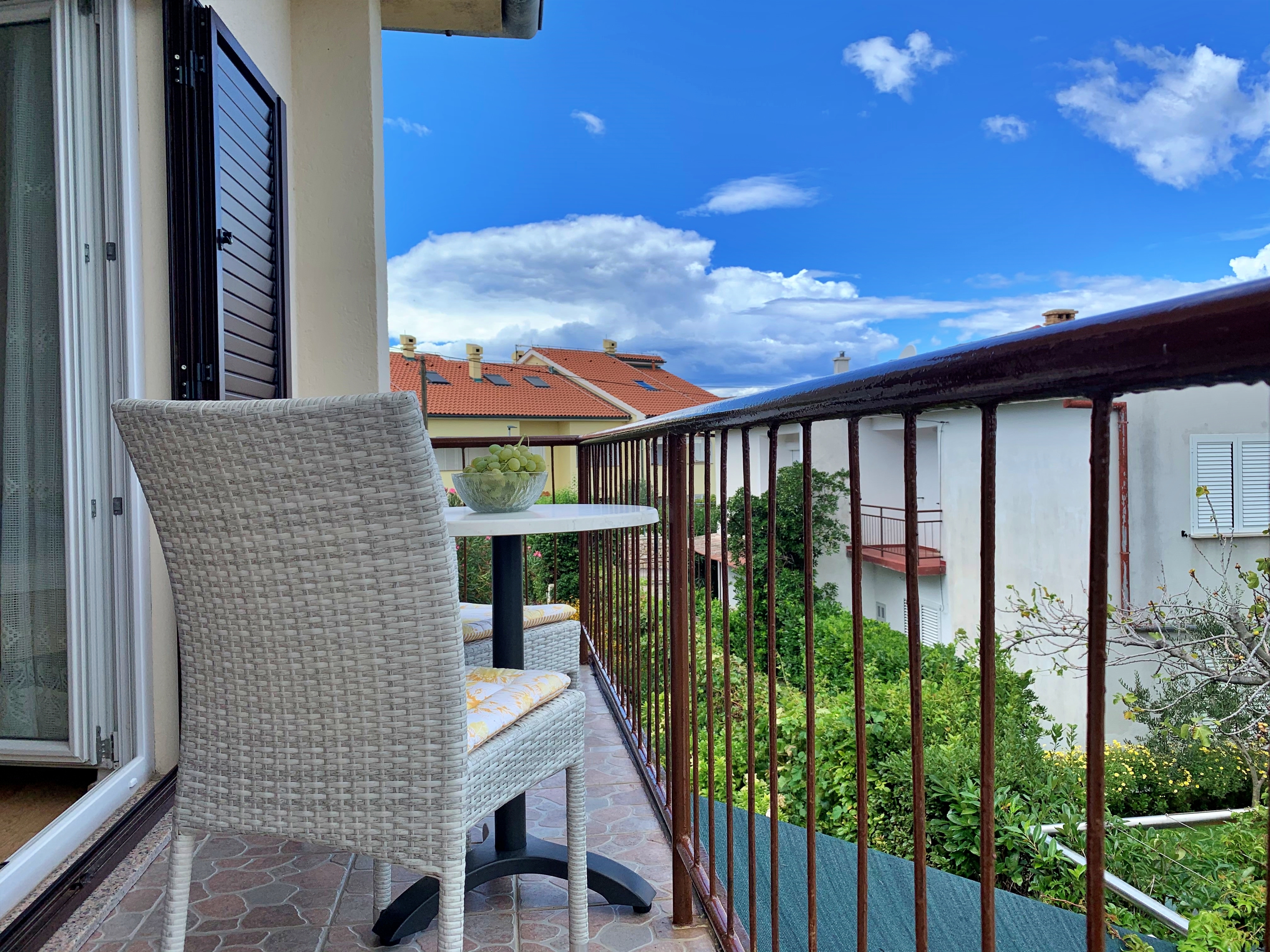 Two bedroom apartment with terrace and sea view Šilo, Krk  A-a