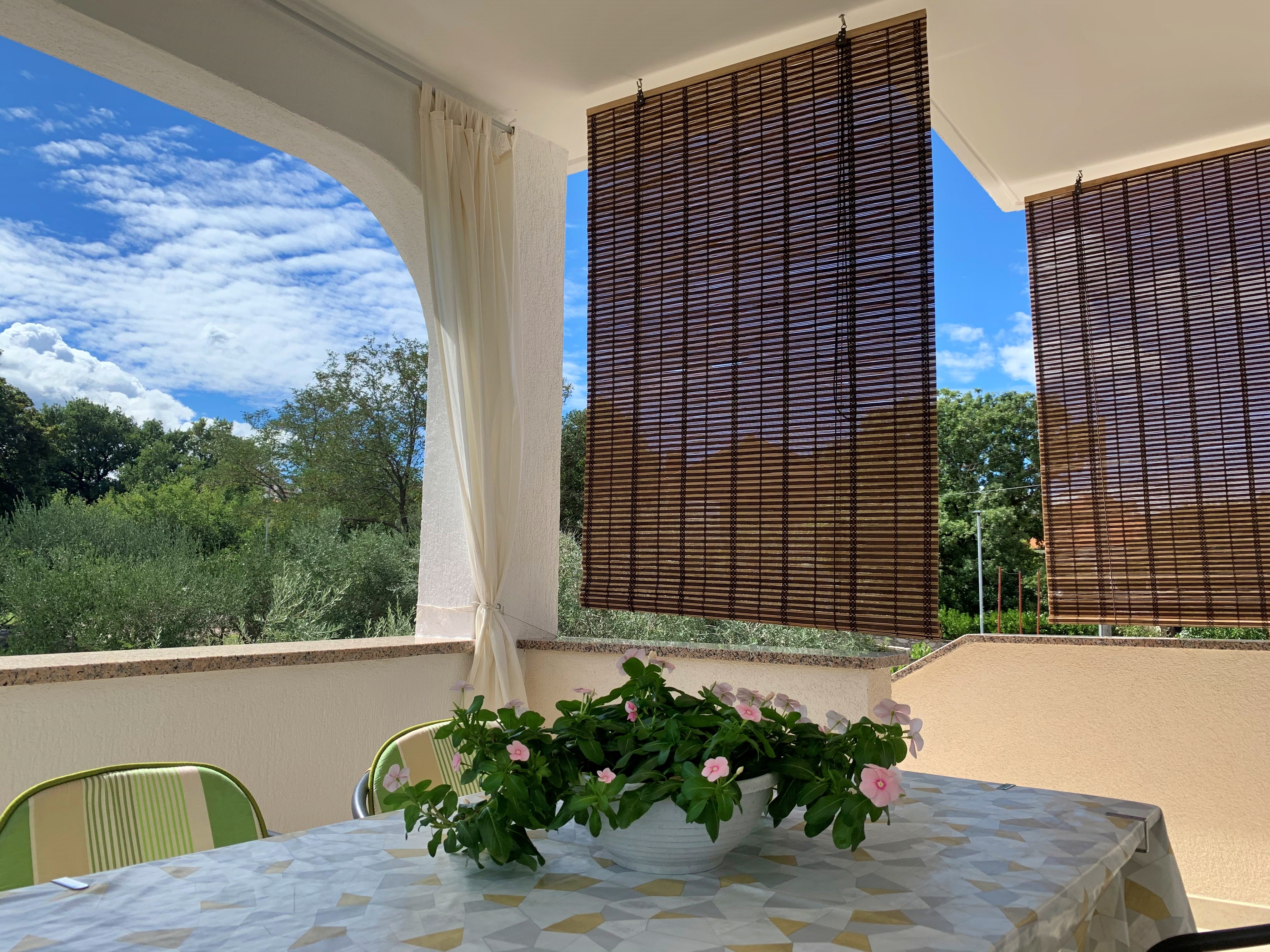 Two bedroom apartment with terrace and sea view Šilo, Krk  A-a