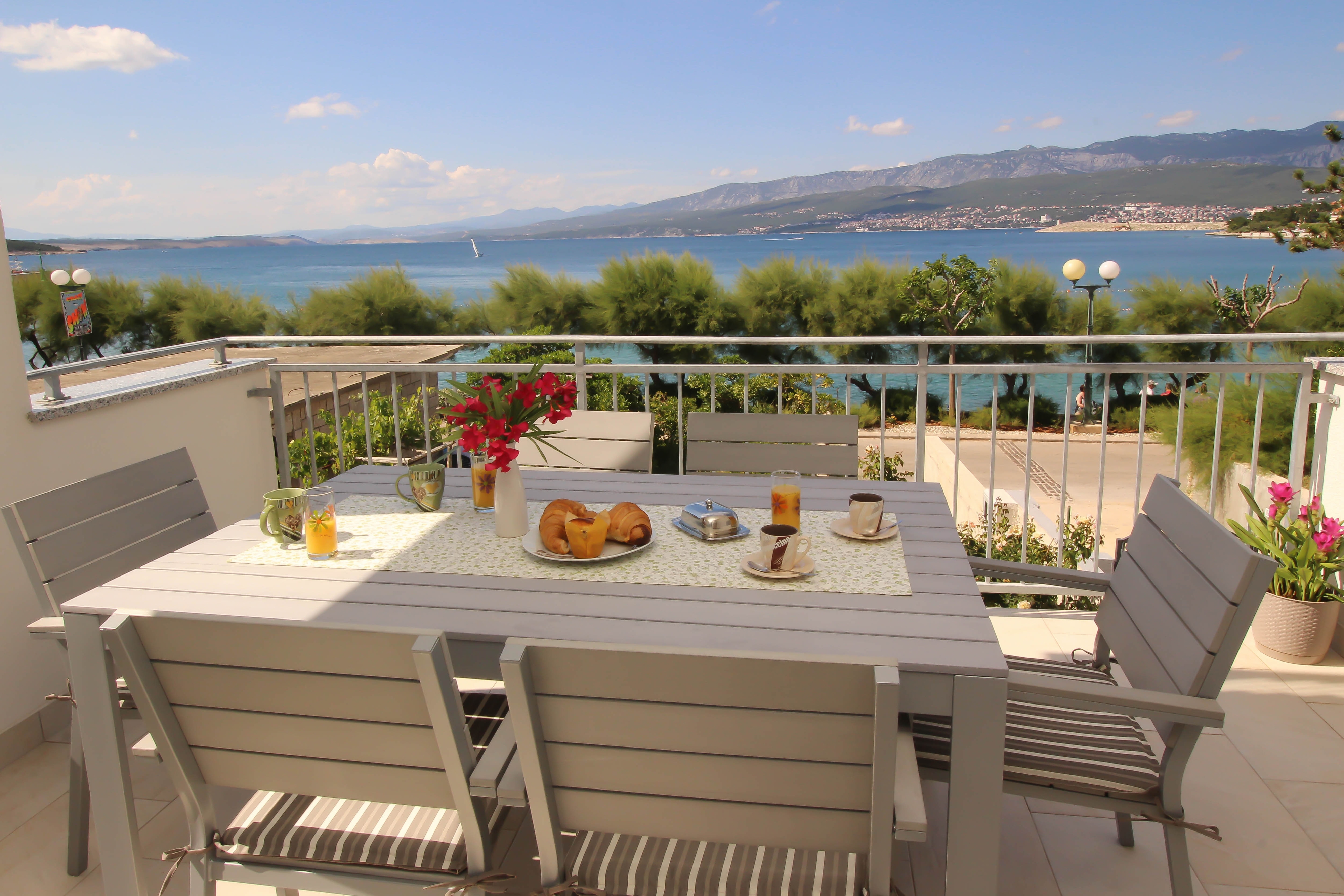 Two bedroom apartment near beach Šilo, Krk  A-a