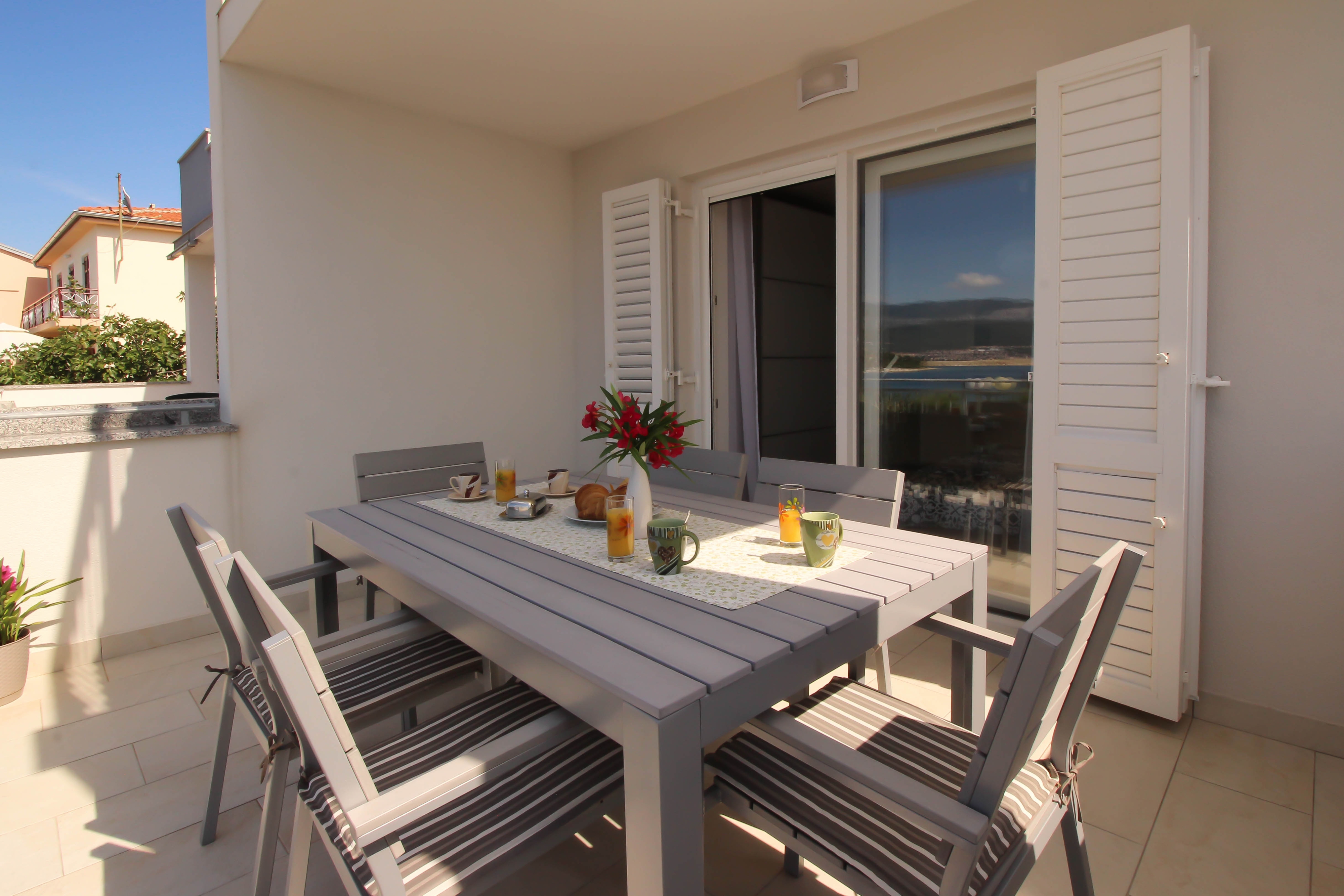 Two bedroom apartment near beach Šilo, Krk  A-a