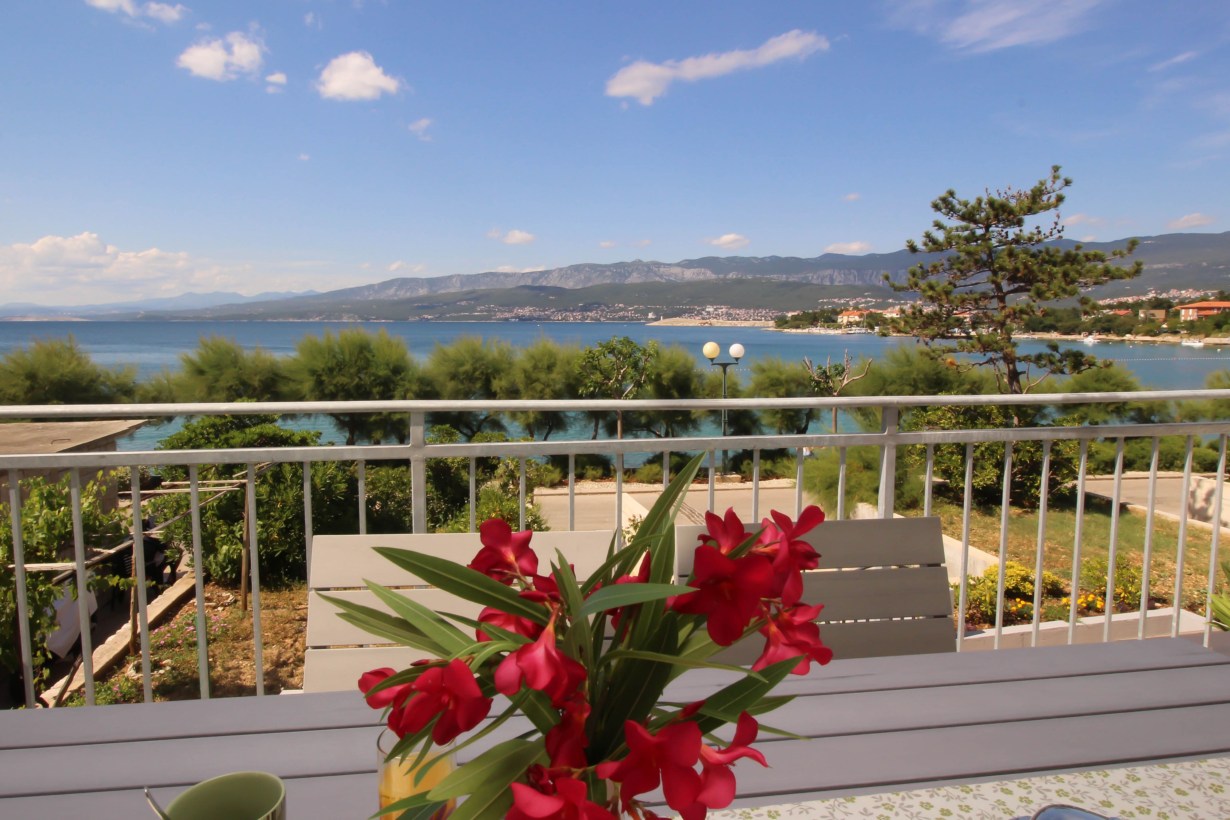Two bedroom apartment near beach Šilo, Krk  A-a