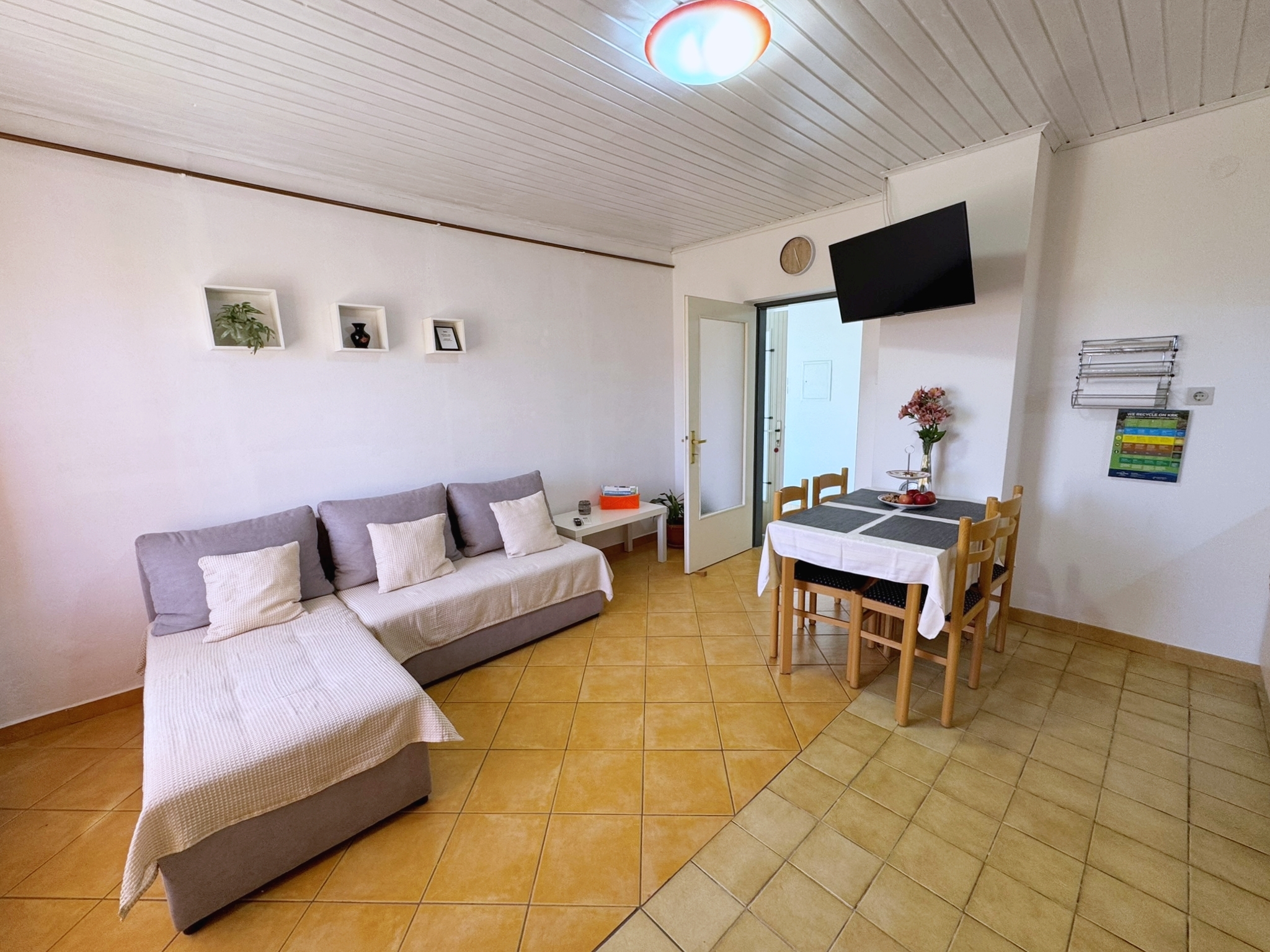 Two bedroom apartment with terrace and sea view Šilo, Krk (A-18724-a)