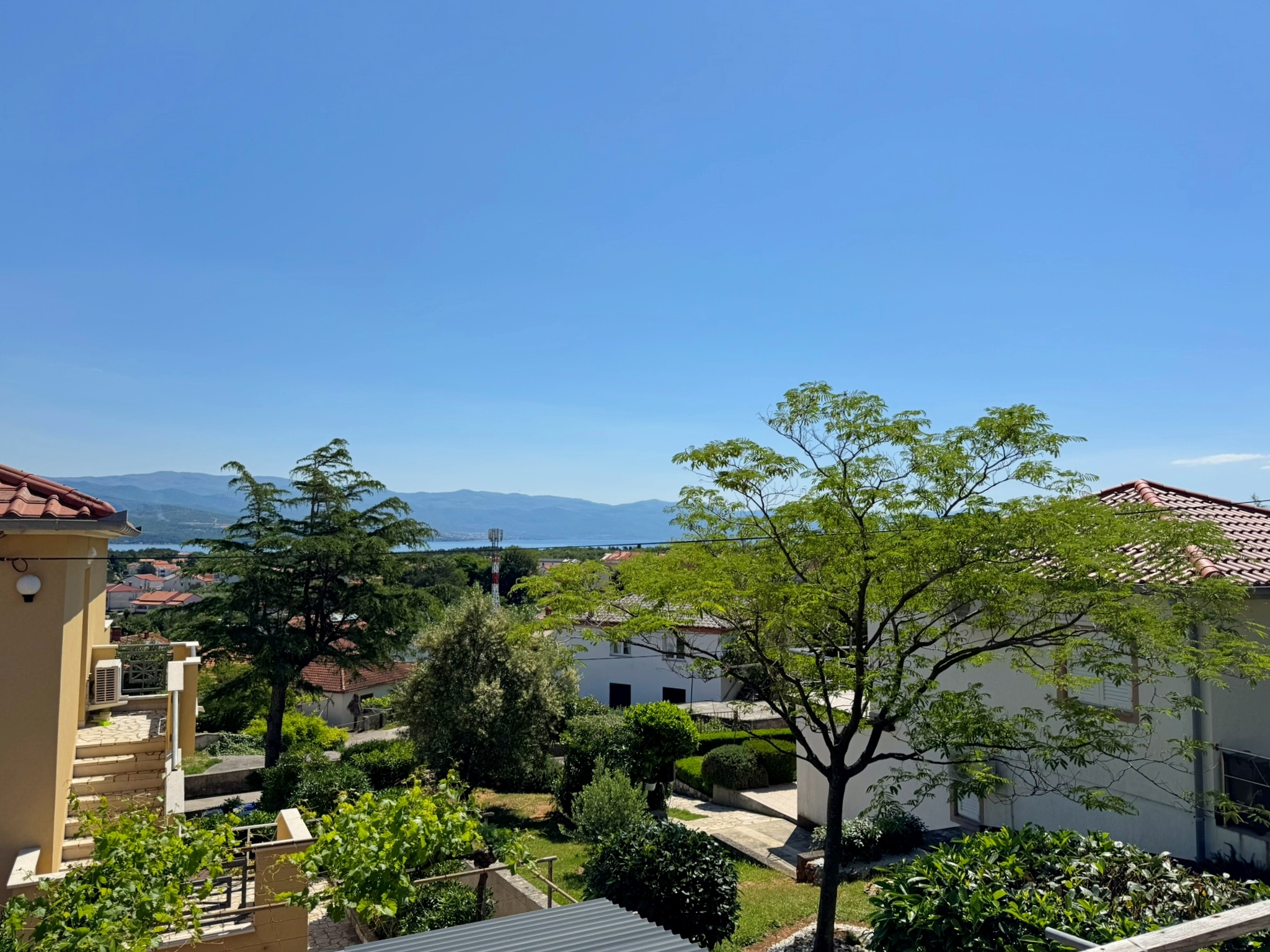 Two bedroom apartment with terrace and sea view Šilo, Krk  A-a