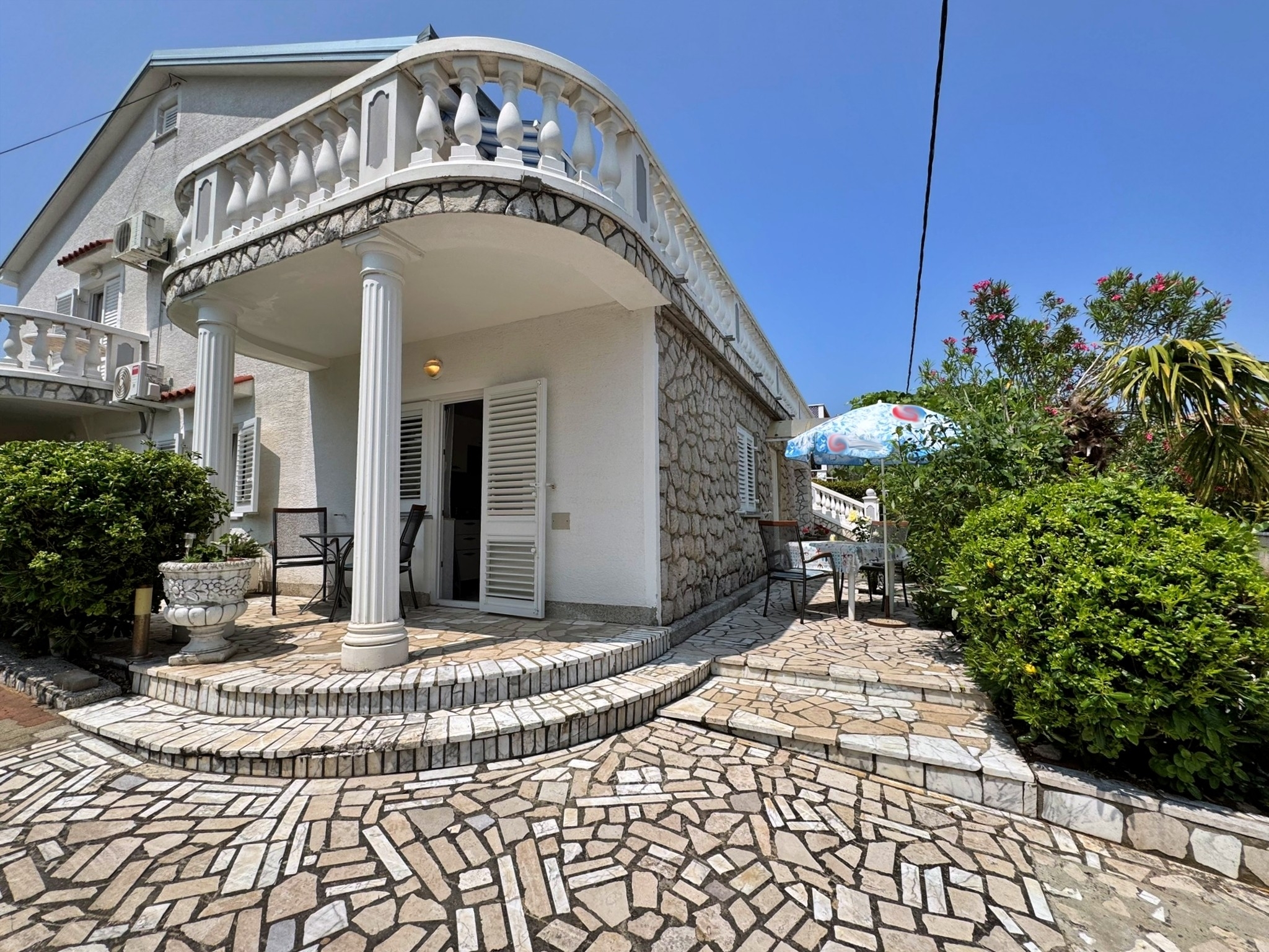 Two bedroom apartment with terrace Šilo, Krk (A-18728-b)