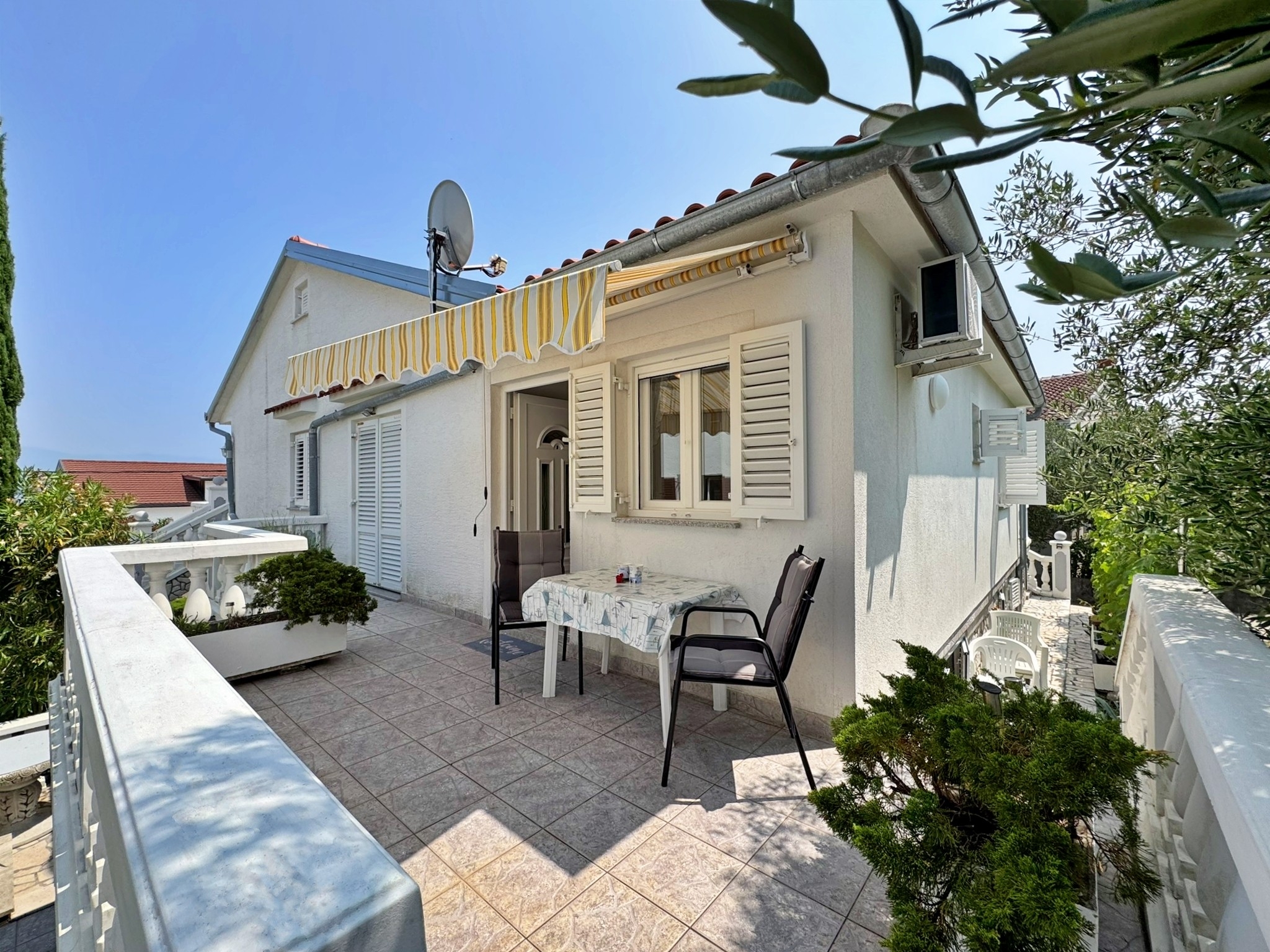 One bedroom apartment with terrace Šilo, Krk  A-c