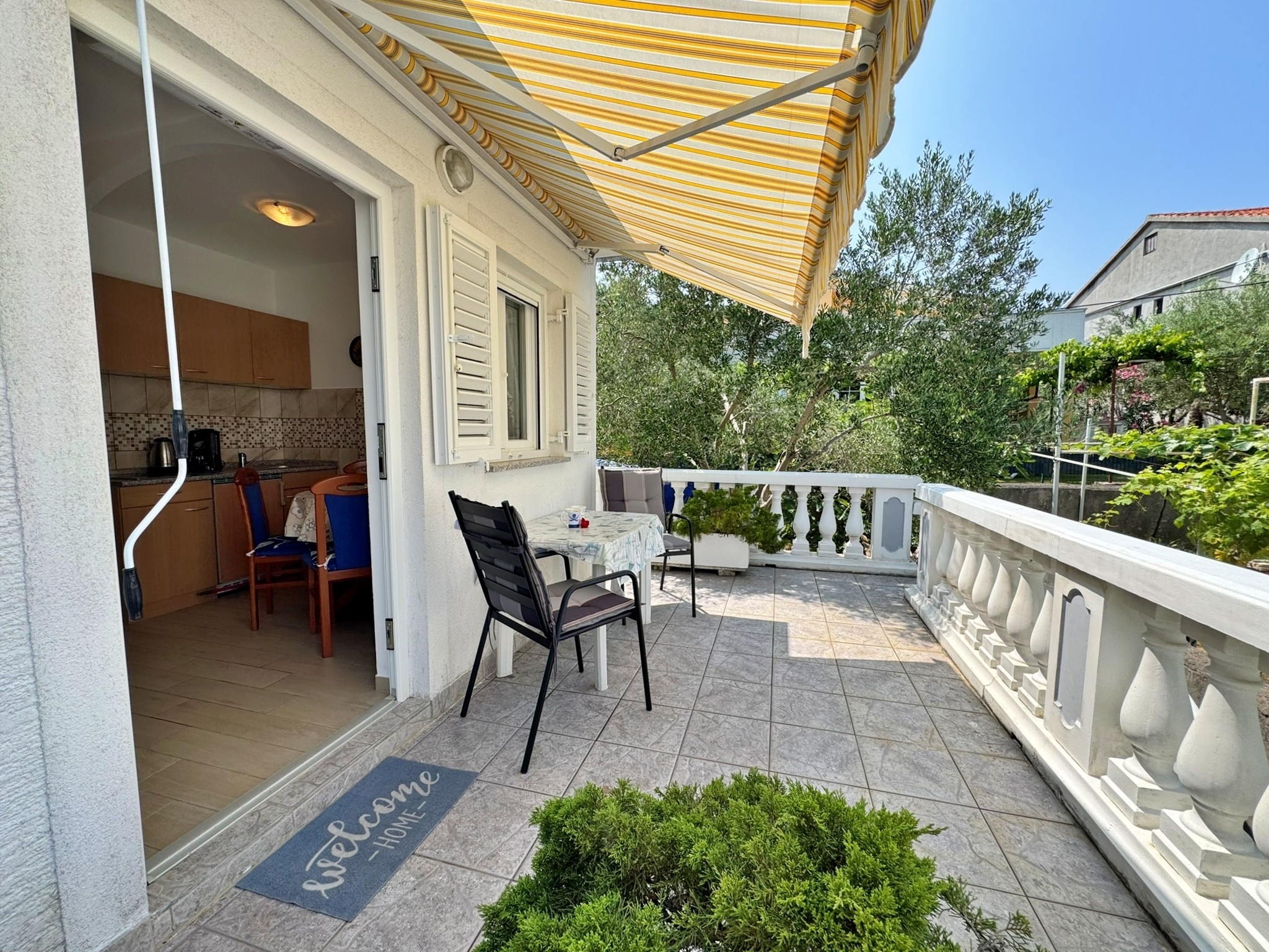 One bedroom apartment with terrace Šilo, Krk (A-18728-c)