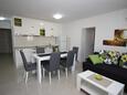 Obývací pokoj Baška, Obývací pokoj v ubytování typu apartment, s klimatizací a WiFi.